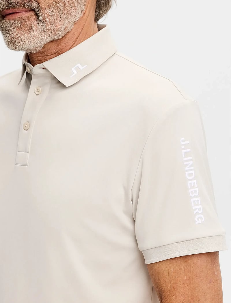 J. Lindeberg - Tour Tech Polo - toppe & t-shirts - moonbeam - 5