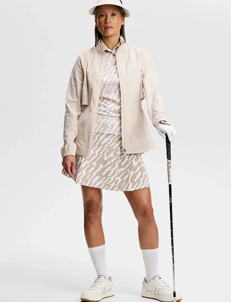 J. Lindeberg - Tour Tech Print Polo - alussärgid ja t-särgid - oak island fossil m - 4