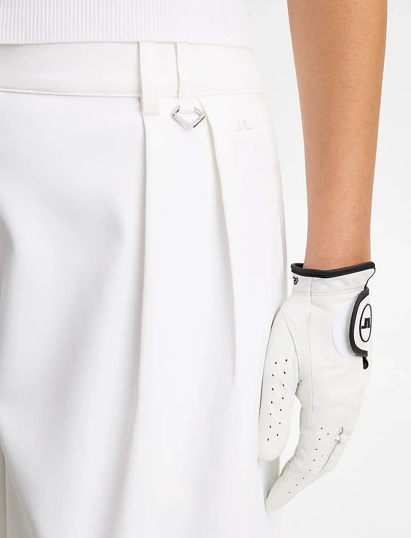 J. Lindeberg - 30Y Carmen Long Shorts - golfshorts - white - 4