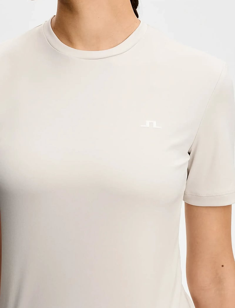 J. Lindeberg - Ada T-shirt - t-shirts - moonbeam - 5