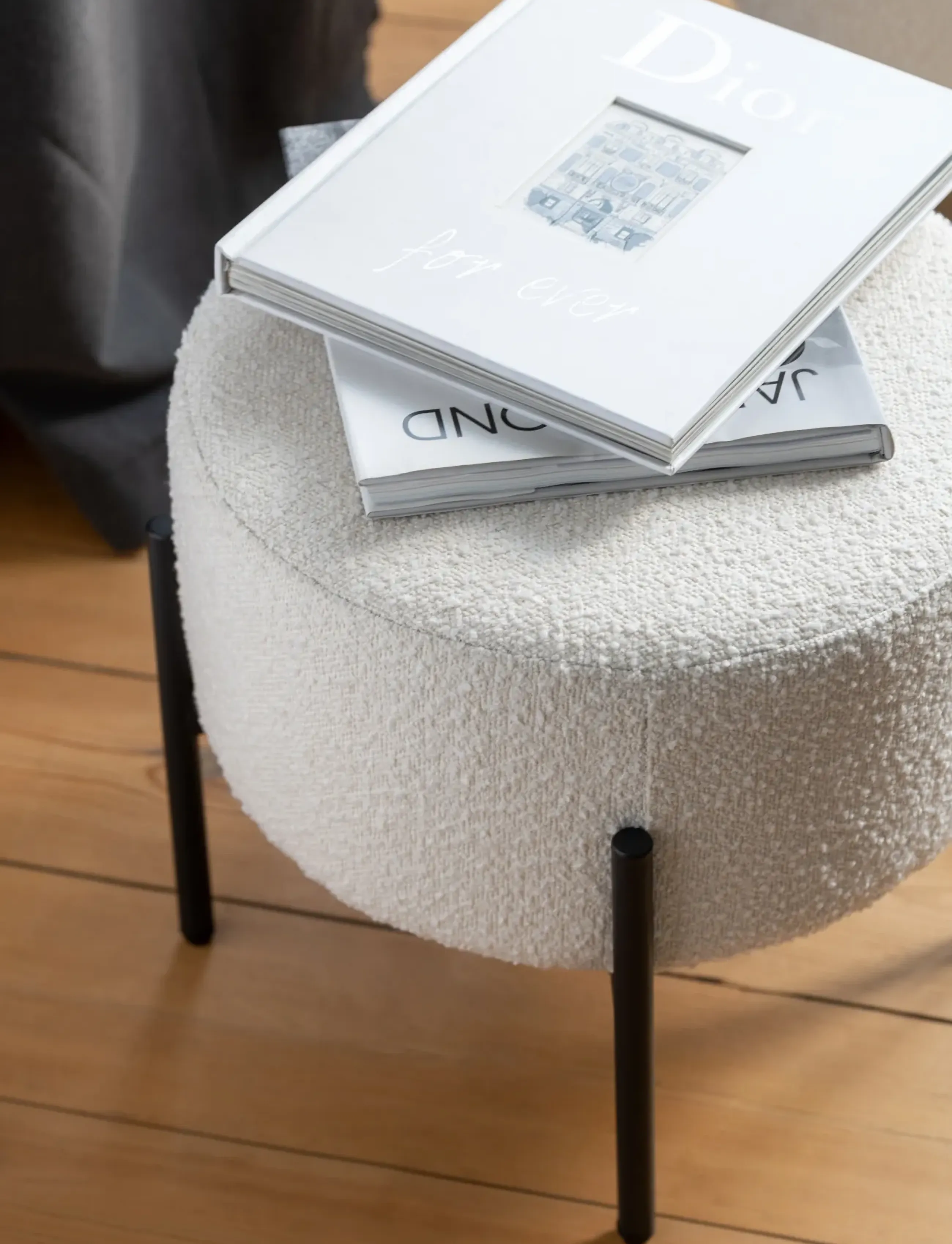 J-Line - STOOL BOUC PLY/POLY WHI/BLA - pallar & bänkar - white - 3