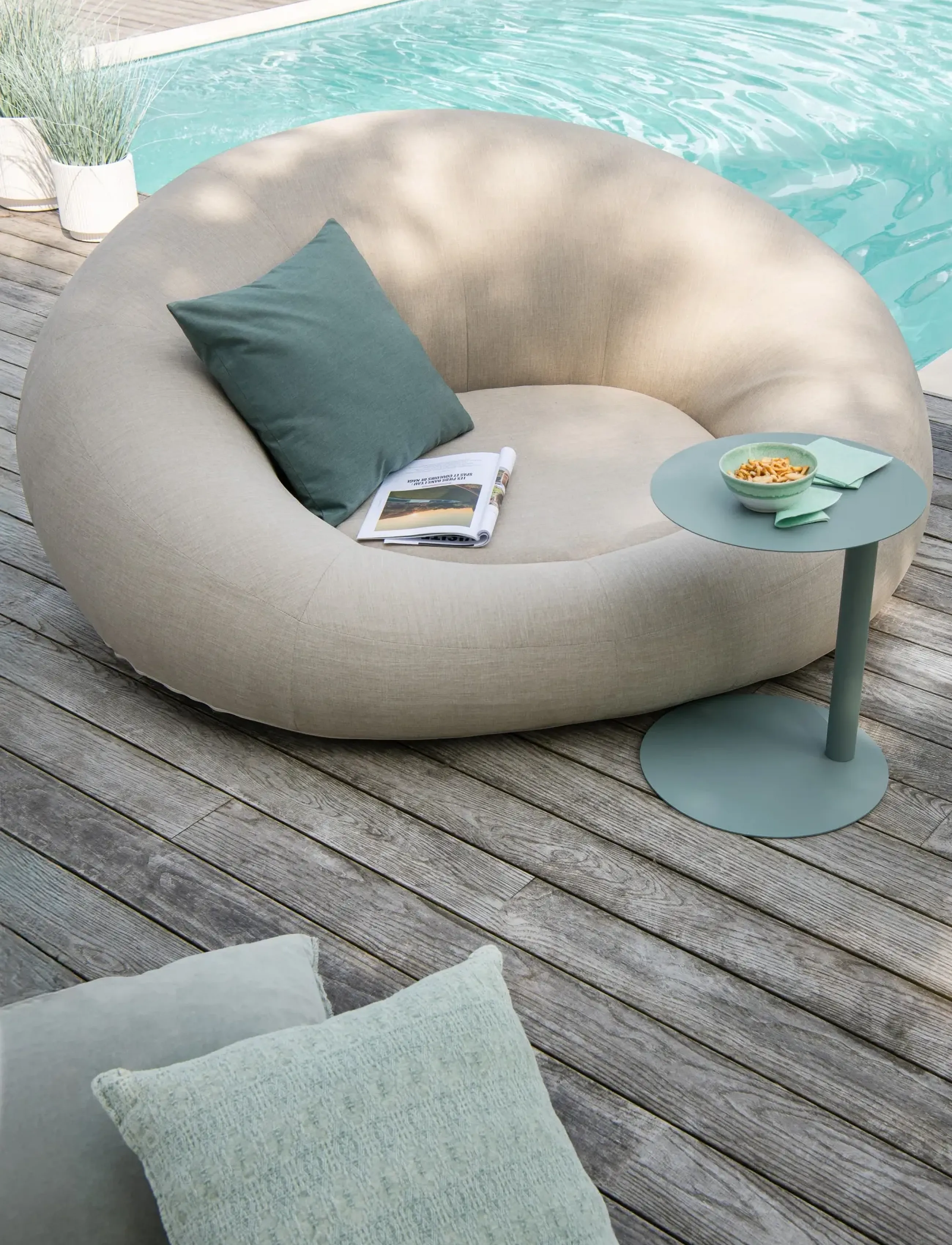J-Line - SIDE TABLE ROUND METAL GREEN - side tables & small tables - green - 3