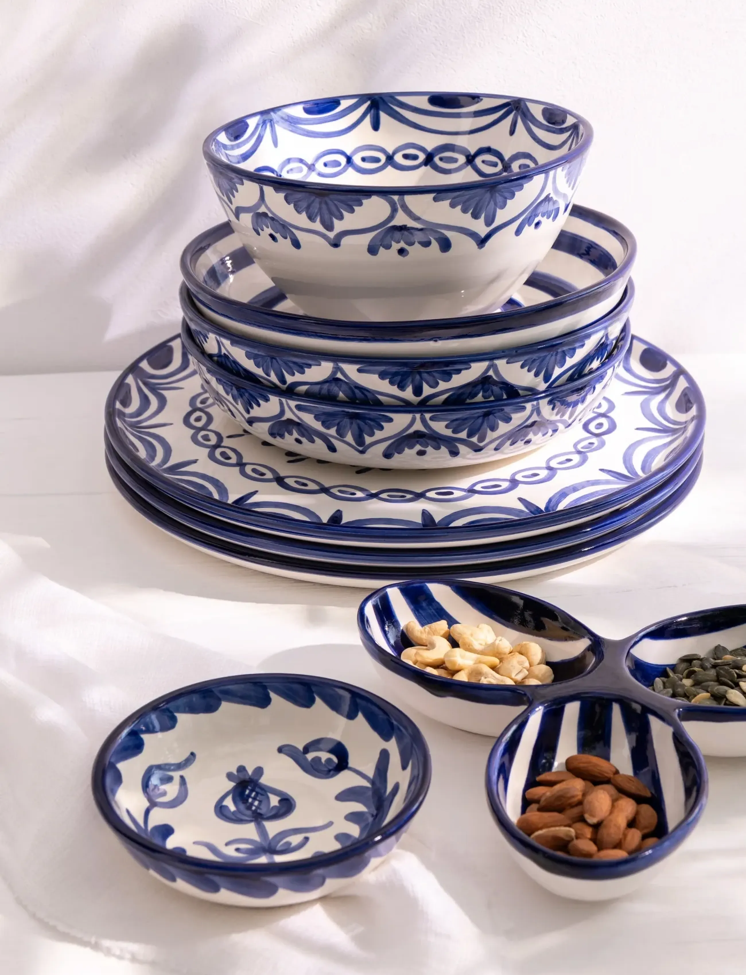 J-Line Bowl Granada Hi Cer Wh/Blu M, Ø 22 cm, Bowls & Serving Dishes, Blau - Fruit Bowls, Homeware