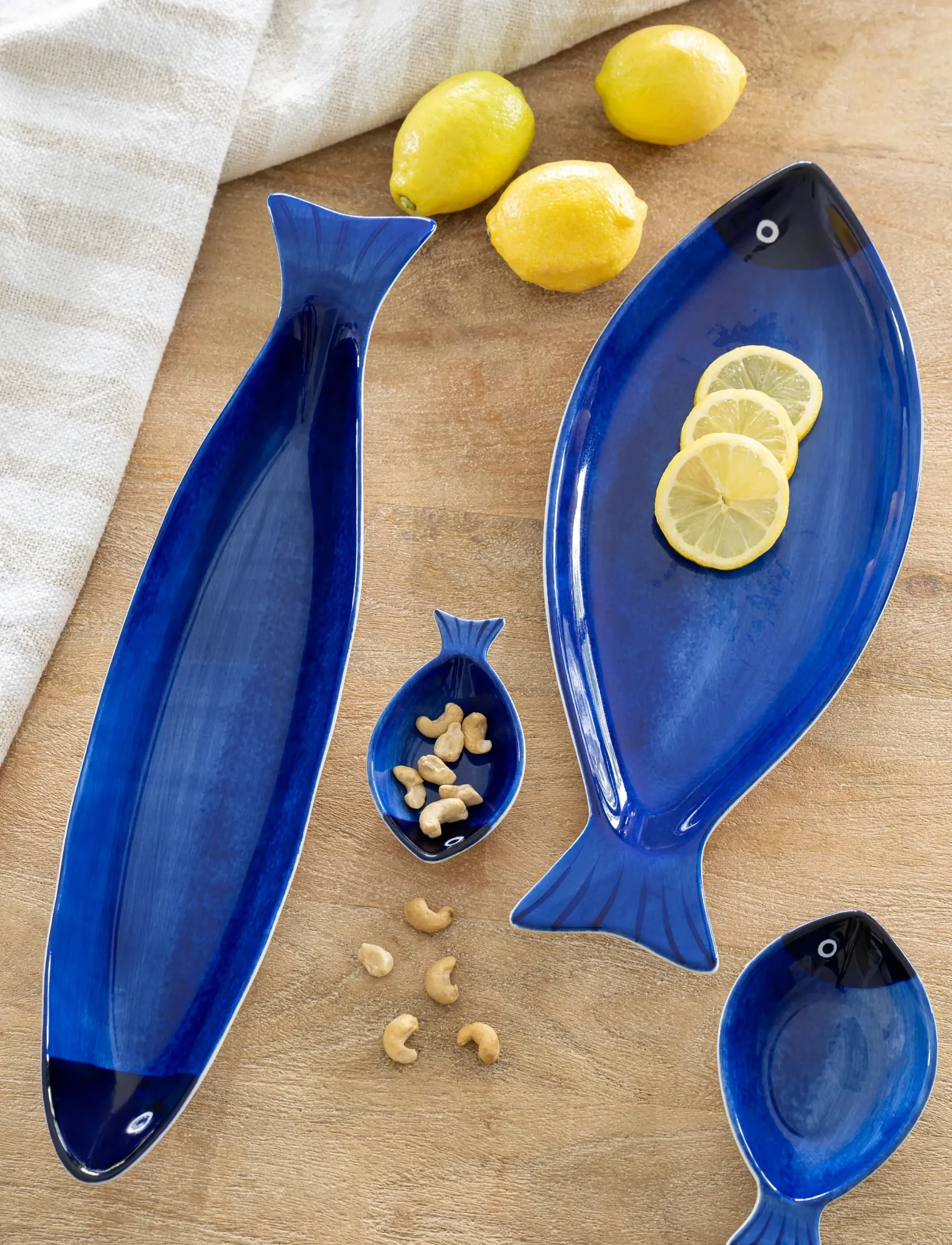J-Line Serving Plate Fish Wide Bl, W42.5 cm, Dishes, Blau - Platters, Homeware