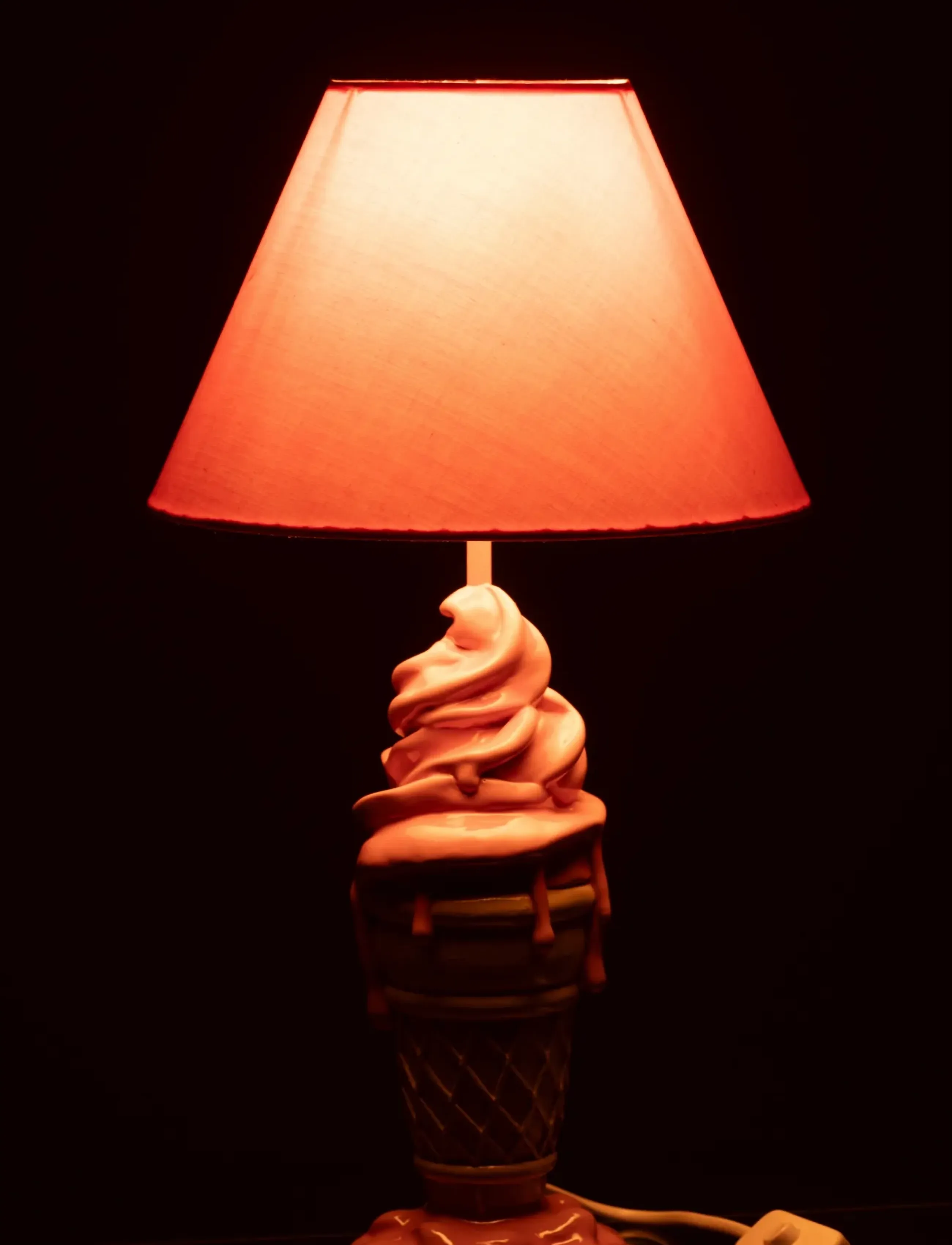 J-Line - LAMP ICE CREAM POLYRESIN PINK/BEIGE - bordlamper - pink - 3