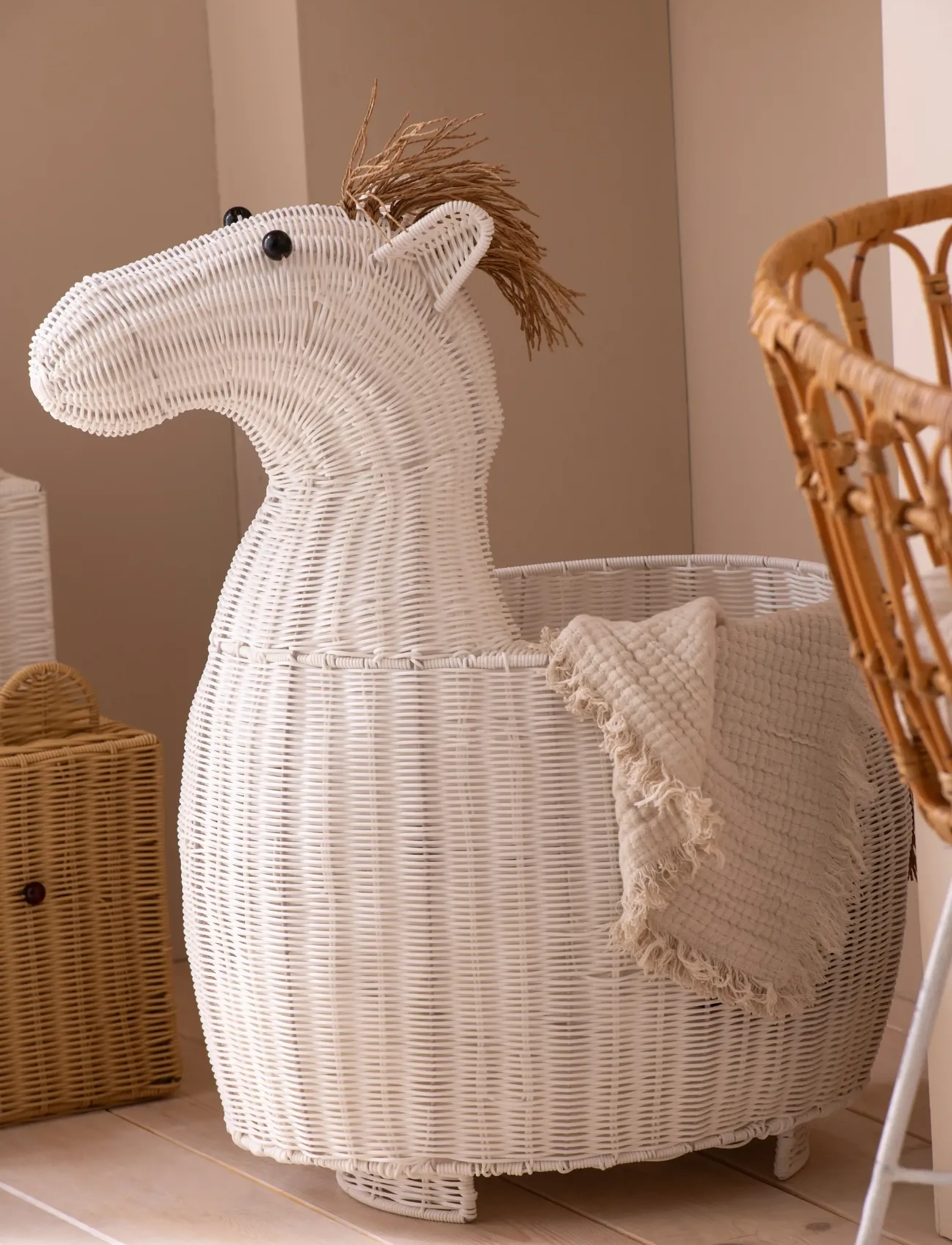 J-Line Basket Horse Synthetic White, One Size, Storage, Weiß - Storage Baskets, Kinder