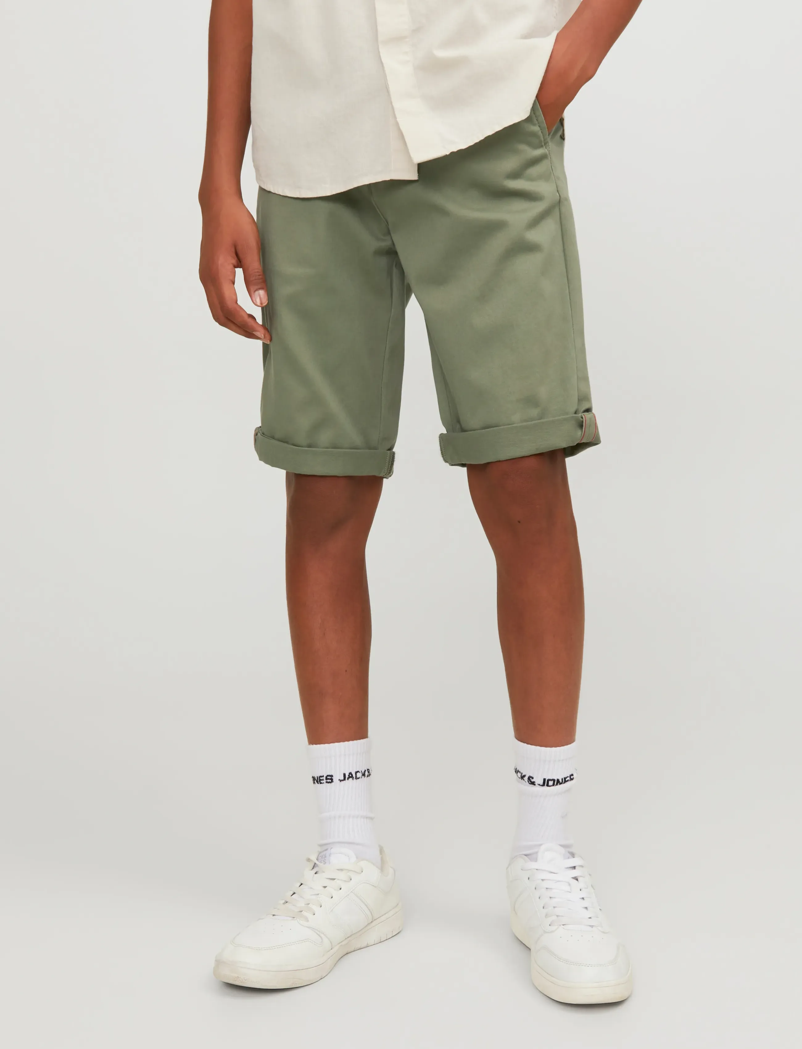 Jack & Jones JPSTBOWIE JJSHORTS SOLID SN JNR - Shorts - DEEP LICHEN GREEN / green