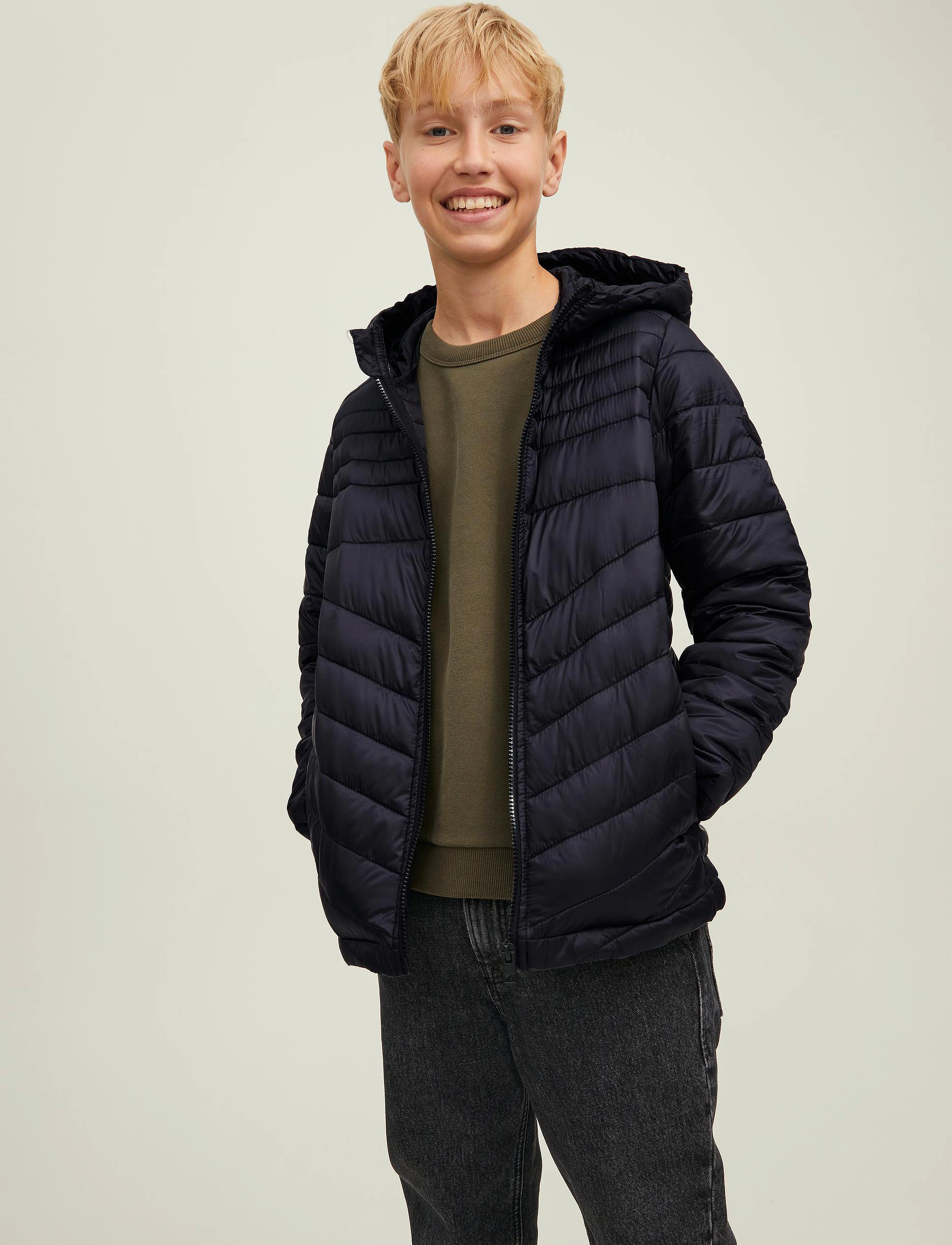 Jack & Jones - JJEHERO PUFFER HOOD NOOS JNR - black - 2