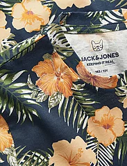 Jack & Jones - JJCHILL AOP TEE SS CREW NECK JNR - kortärmade t-shirts - navy blazer - 1