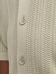 Jack & Jones - JORVALENCIA STRUCTURE KNIT SS POLO JNR - kurzärmlige hemden - fields of rye - 3