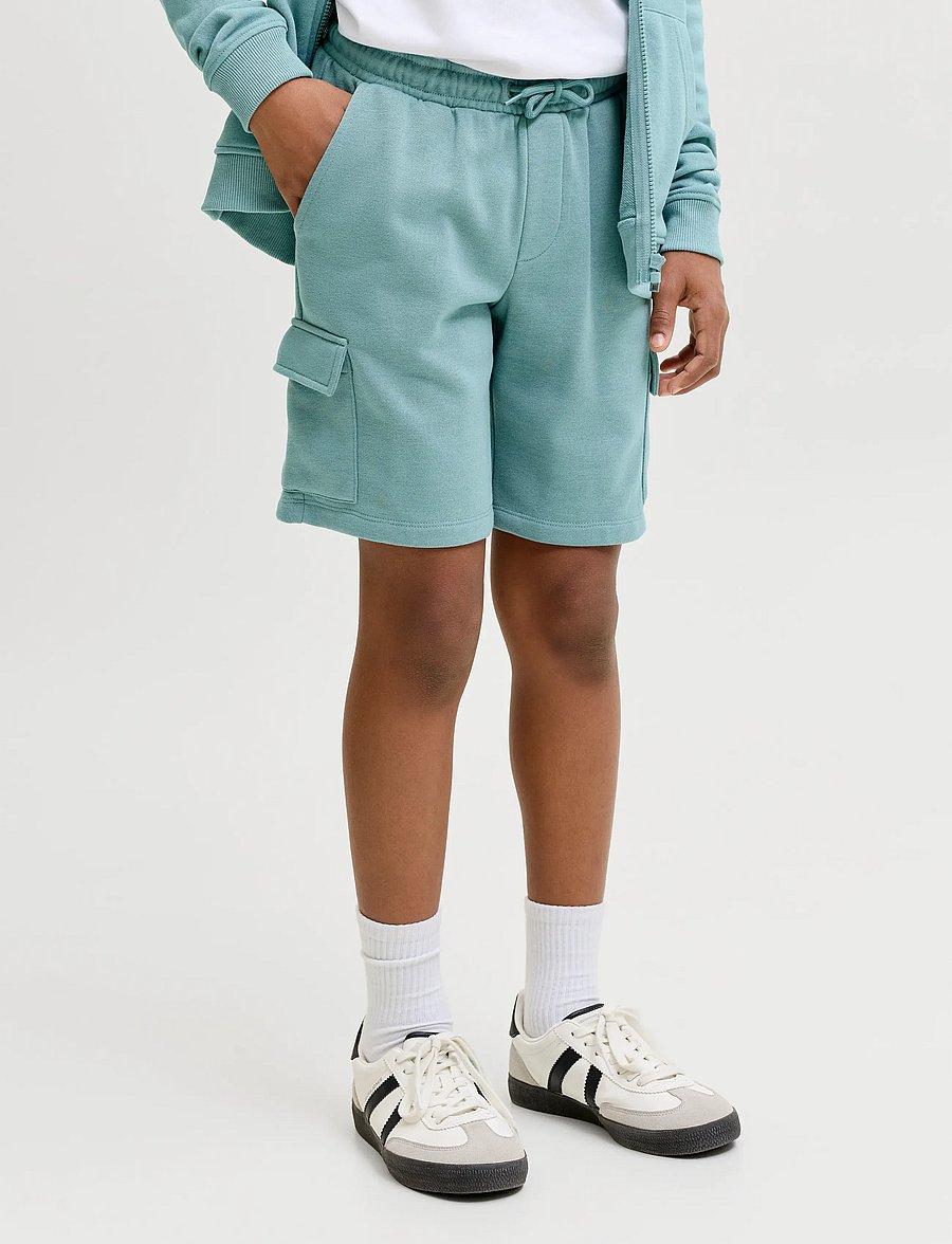 Jack & Jones - JPSTBRADLEY SWEAT CARGO SHORTS SN JNR - cargo shorts - mineral blue - 0