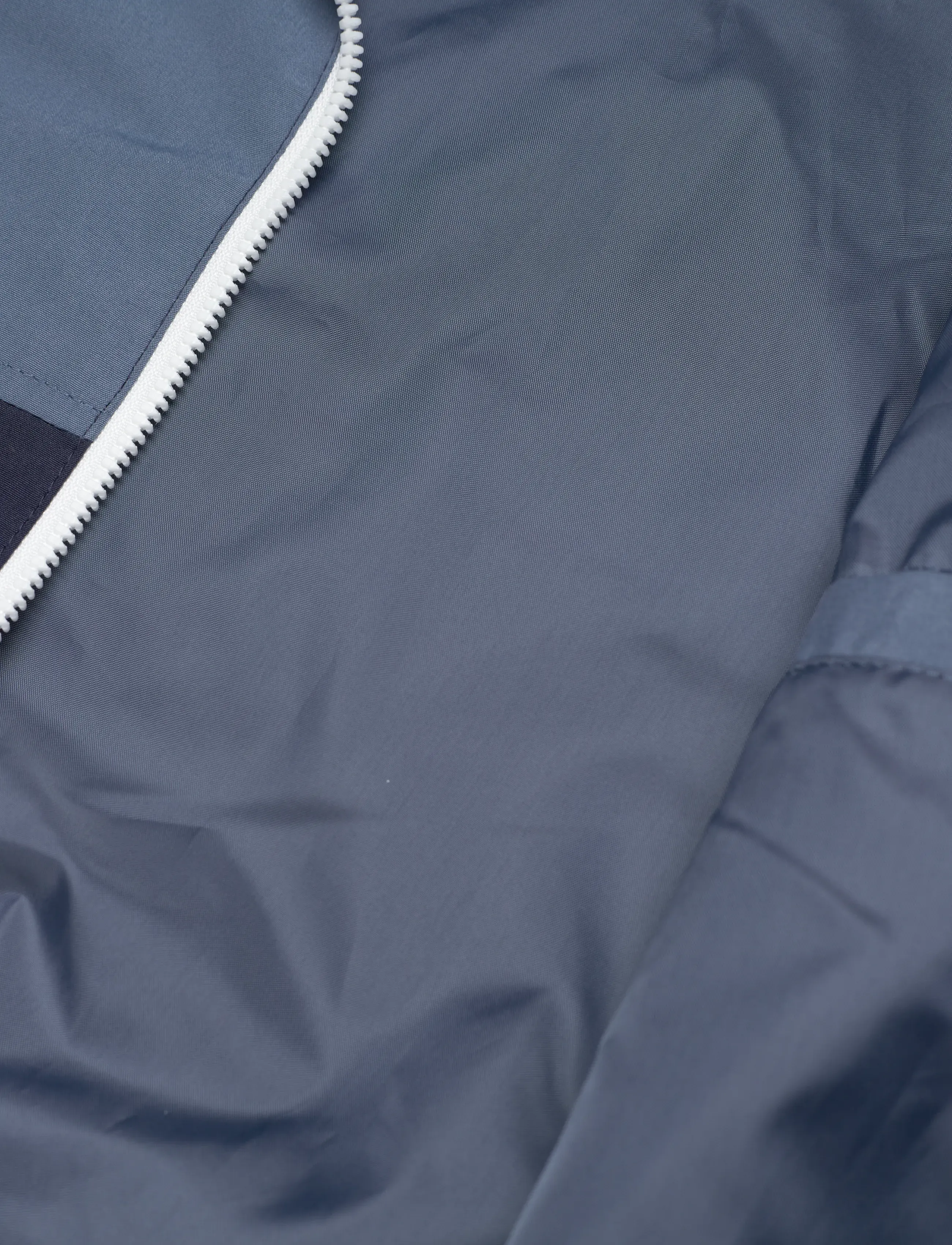 Jack & Jones - JJERUSH BLOCKING HOOD BOMBER NOOS MNI - neperpučiamos striukės - blue mirage - 3