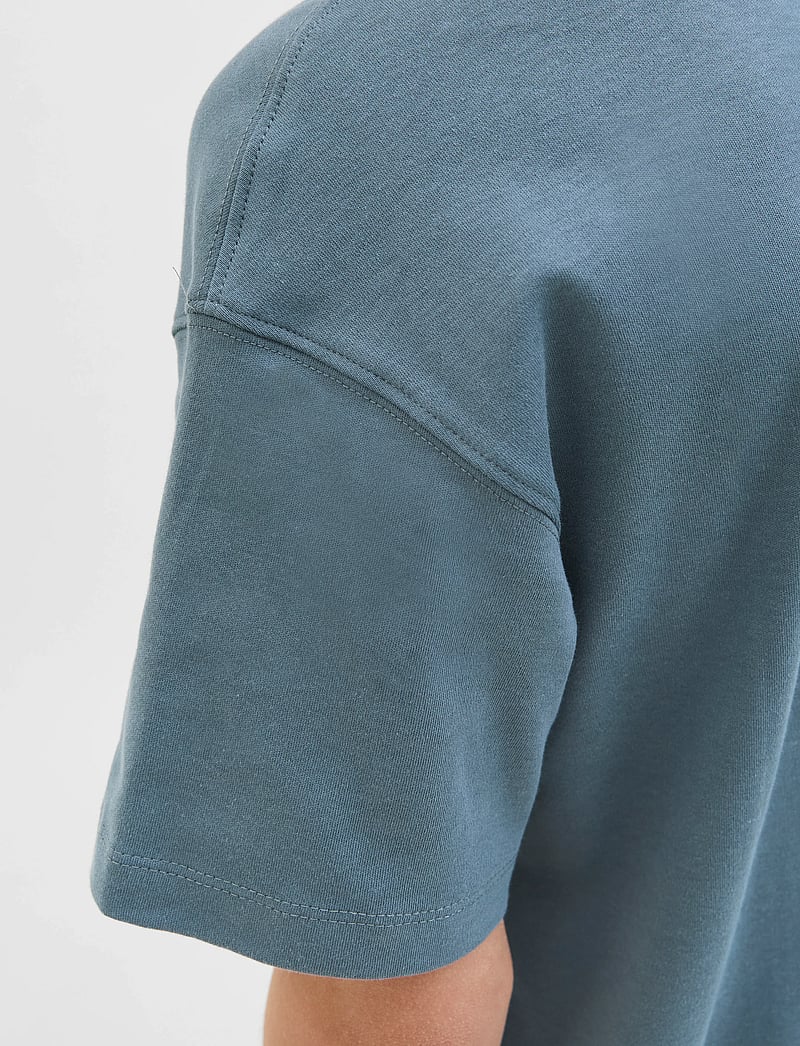 Jack & Jones - JJEURBAN EDGE TEE SS O-NECK NOOS JNR - short-sleeved t-shirts - stormy weather - 4