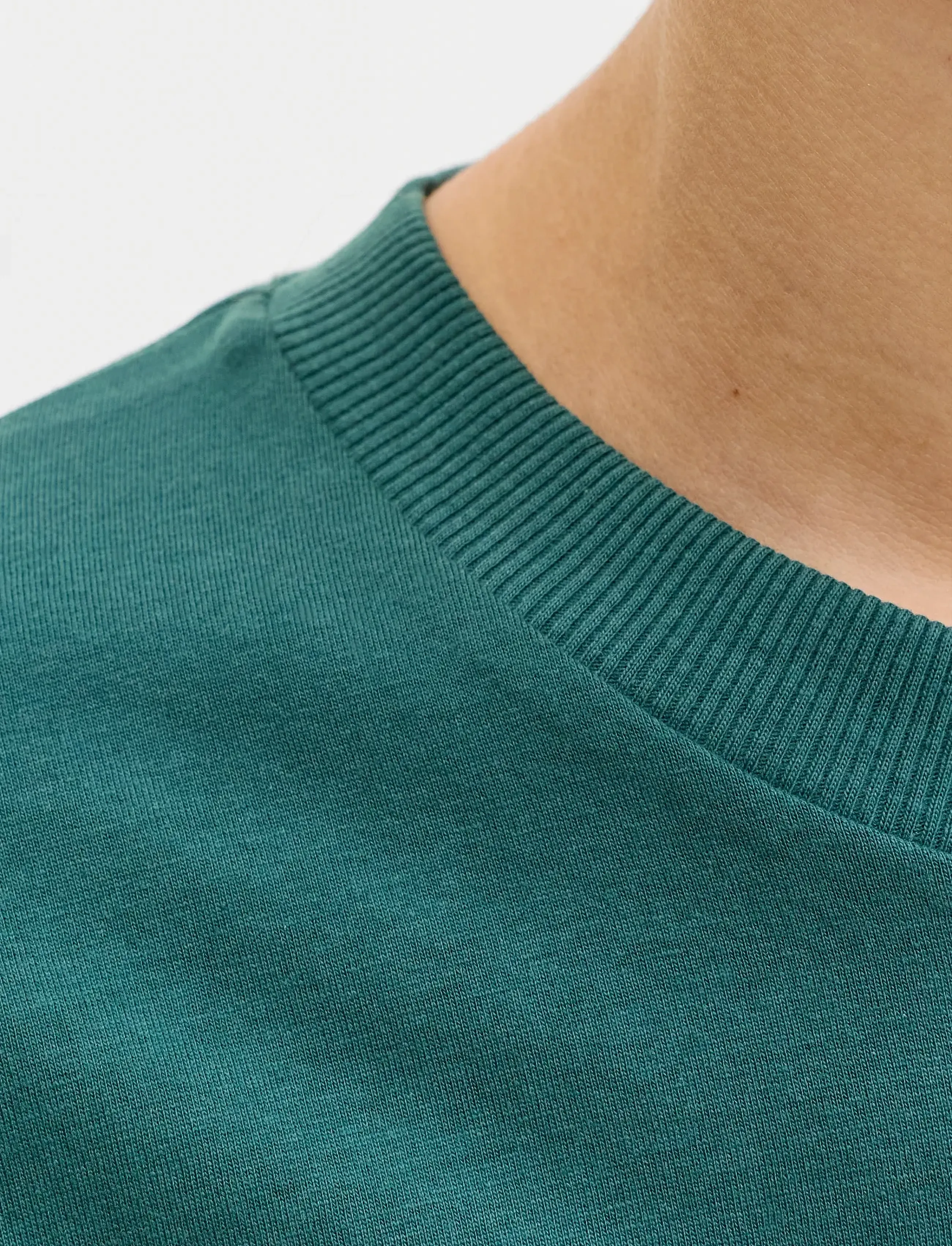 Jack & Jones - JJECALEB VARSITY TEE SS O-NECK NOOS JNR - kortærmede t-shirts - atlantic deep - 4