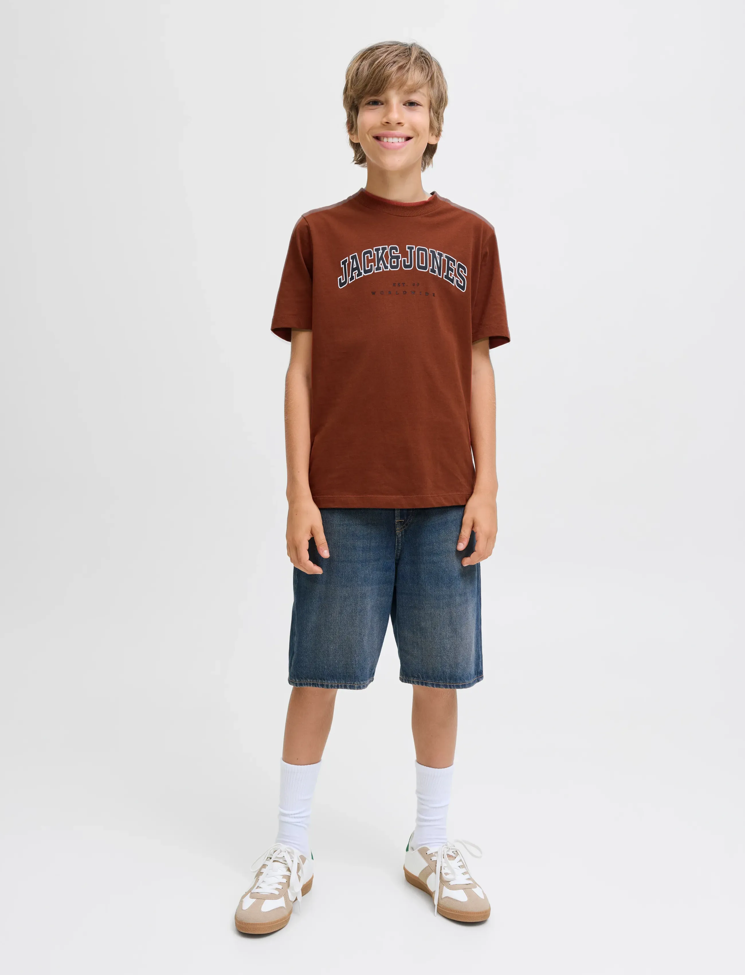 Jack & Jones JJECALEB VARSITY TEE SS O-NECK NOOS JNR - Oberteile & T-Shirts - BURNT HENNA / brown