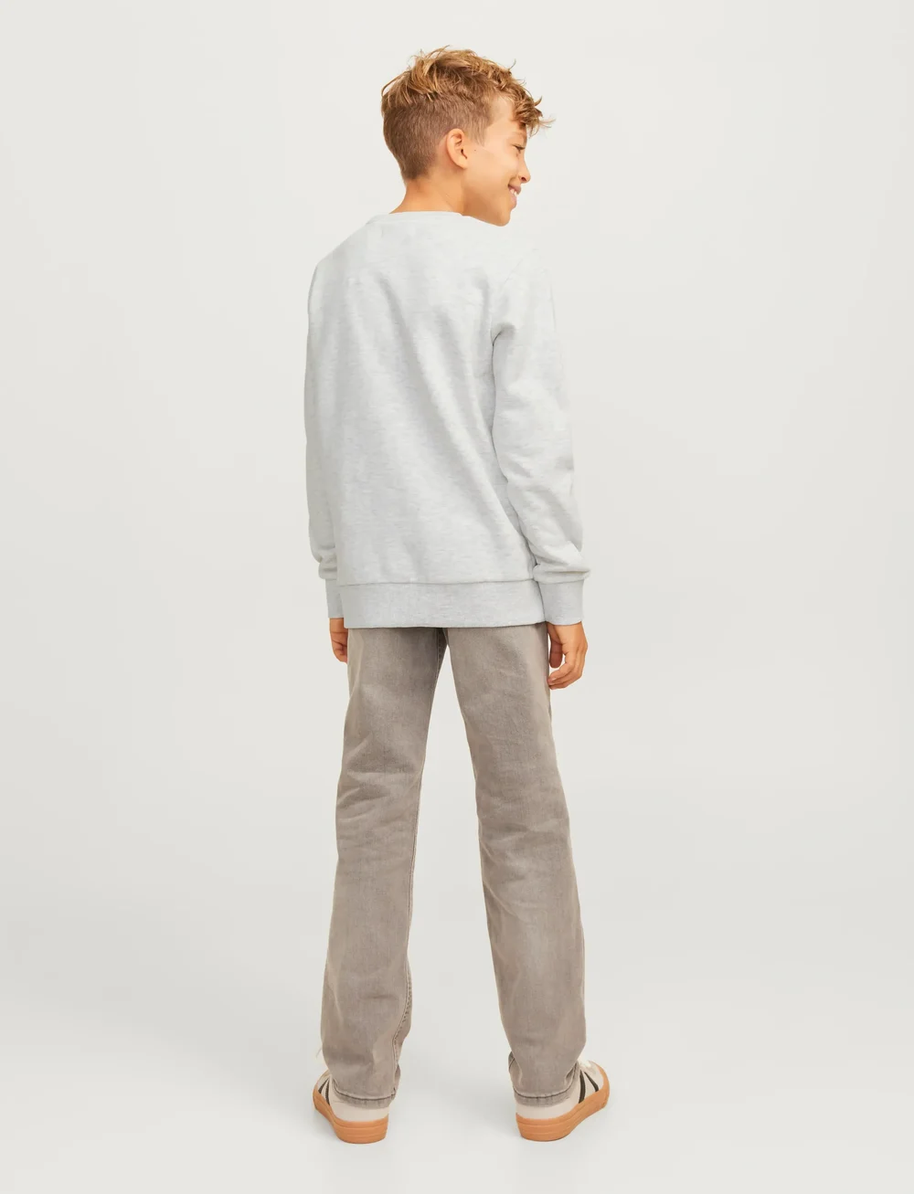 Jack & Jones - JJECALEB VARSITY SWEAT CREW NCK NOOS JNR - sweatshirts - white melange - 3