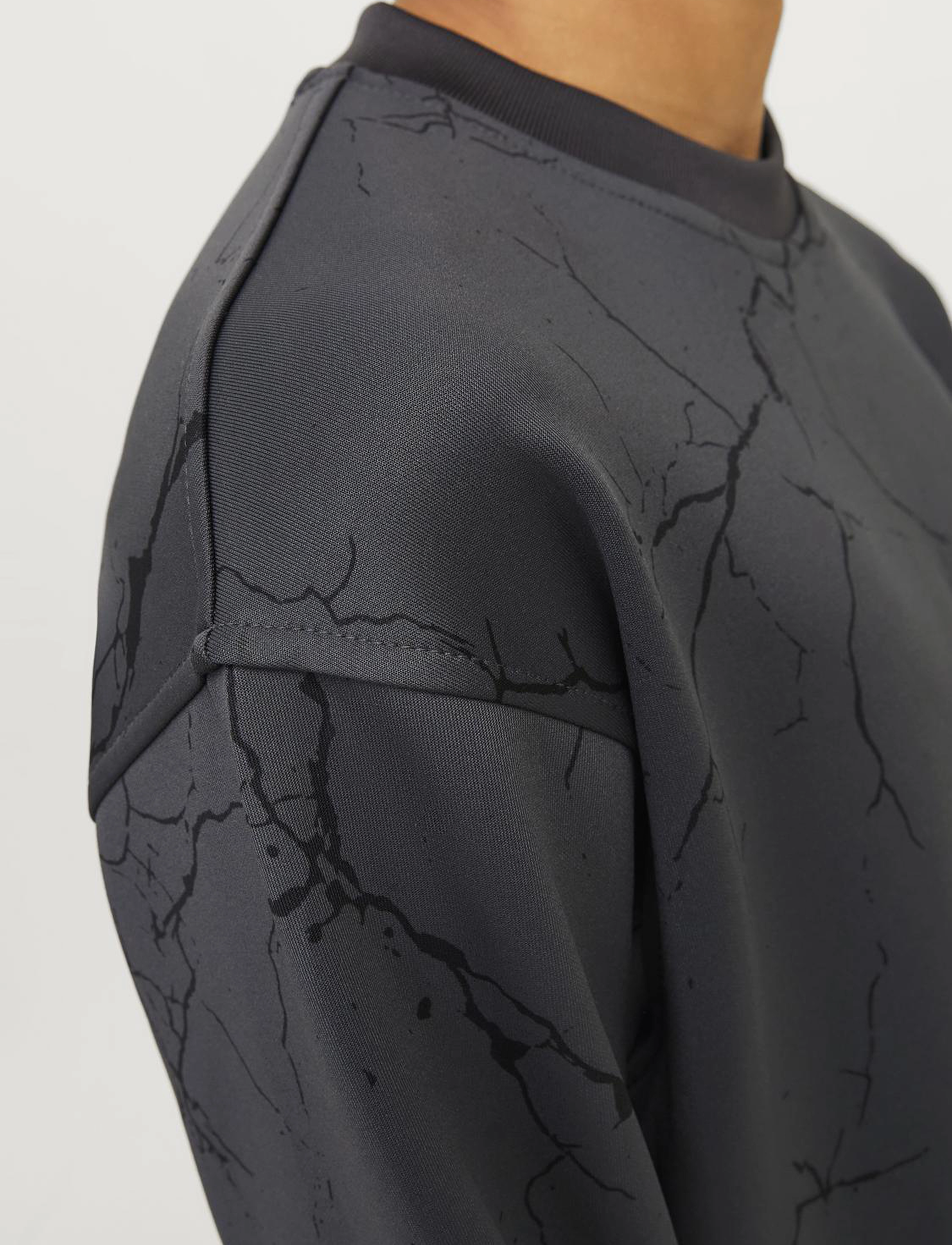 Jack & Jones - JJKEY SPORTY LOOSE AOP SWEAT CREW LN JNR - asphalt - 5