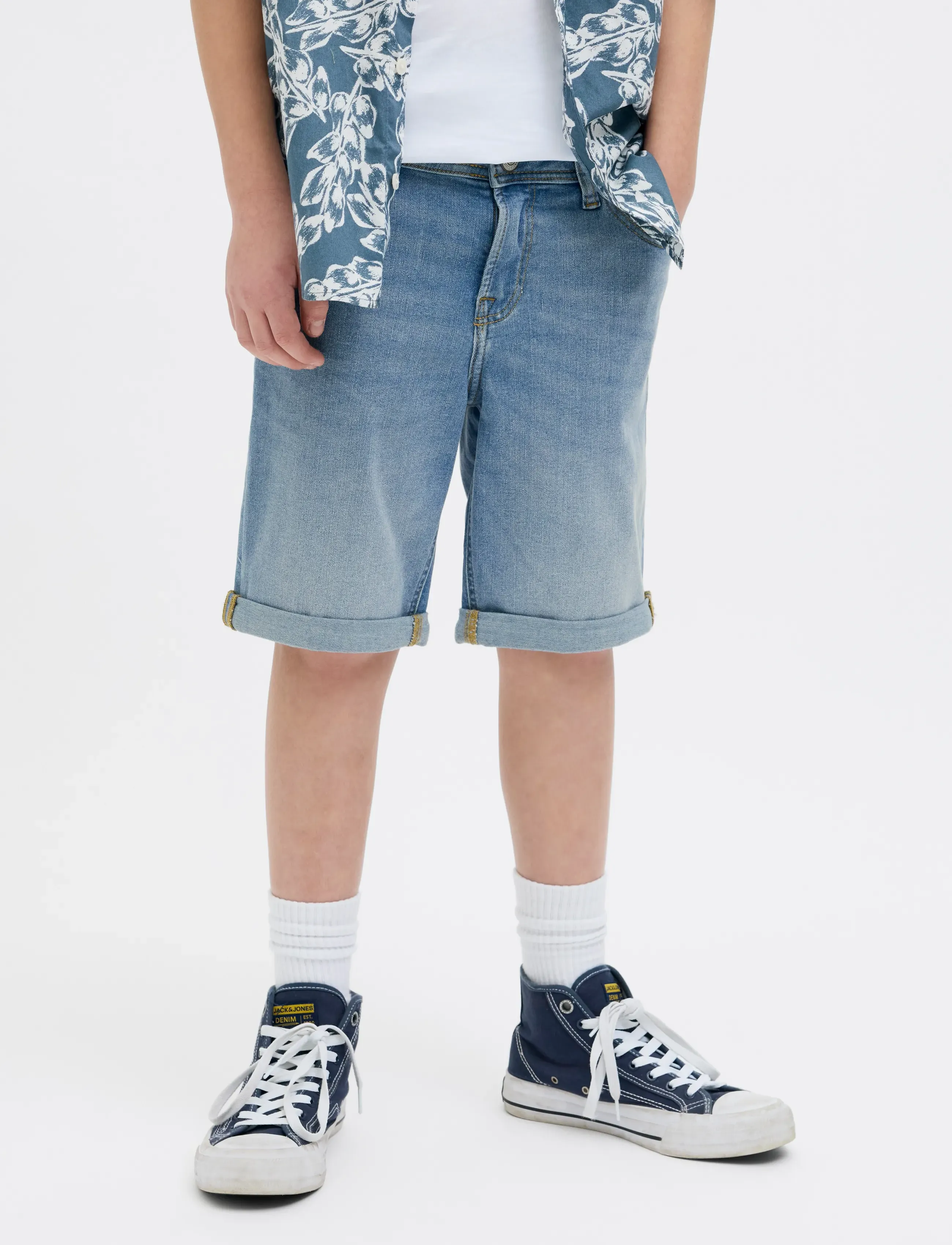 Jack & Jones JJIRICK JJORIGINAL SHORTS AT 330 JNR - Shorts - BLUE DENIM / blue