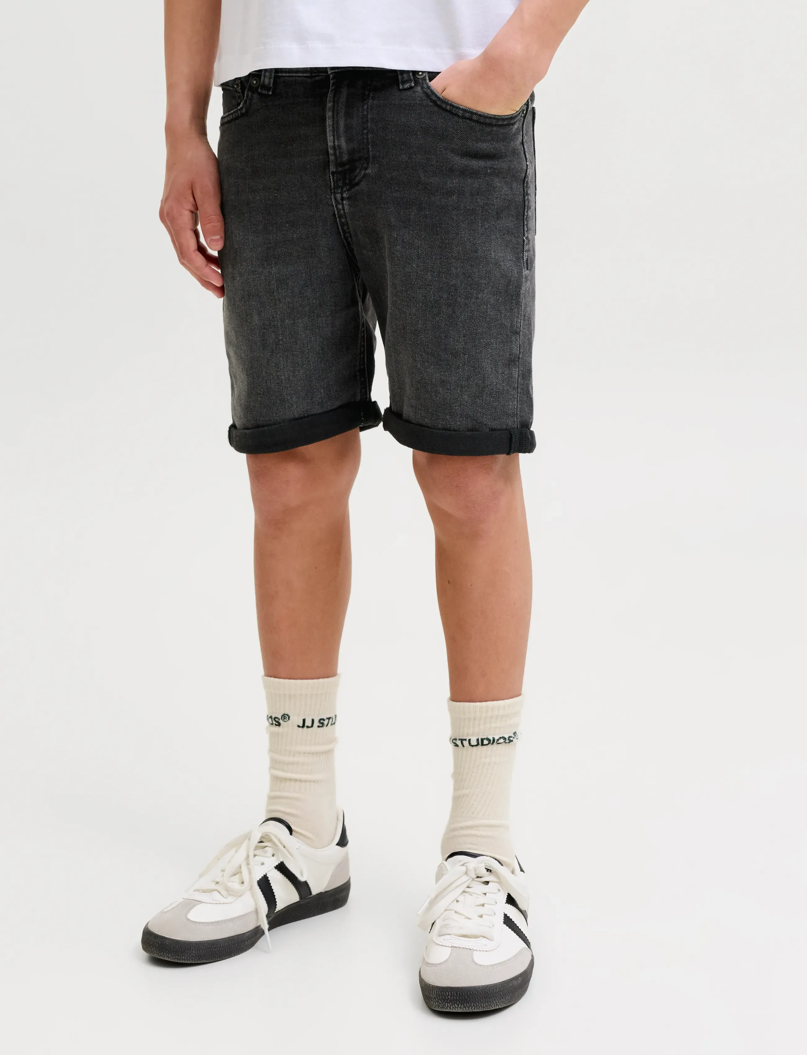 Jack & Jones JJIRICK JJORIGINAL SHORTS AM 360 SN JNR - Stuttbuxur - BLACK DENIM / black