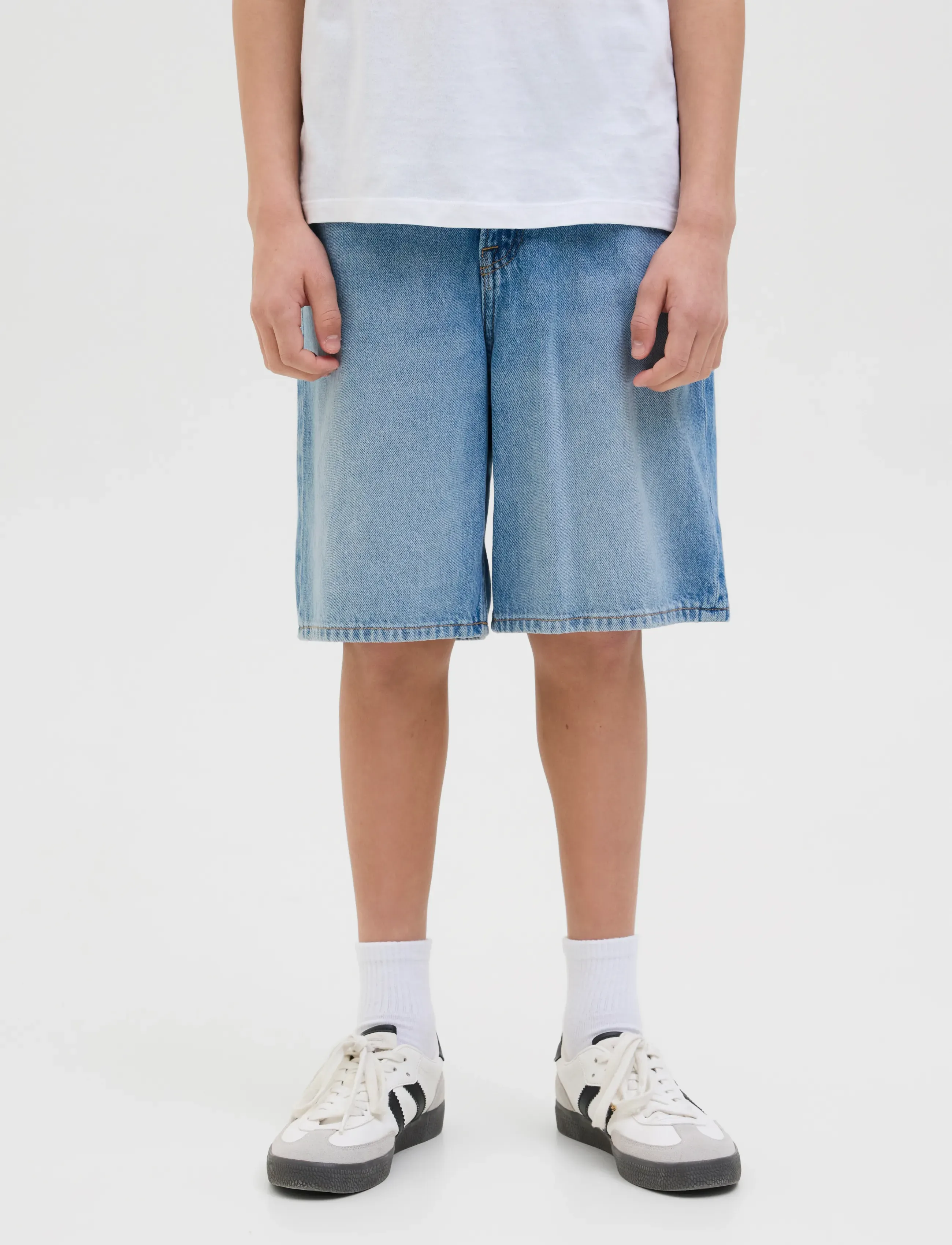 Jack & Jones JJITONY JJORIGINAL SHORTS AKM 920 SN JNR - Denim shorts - BLUE DENIM / blue