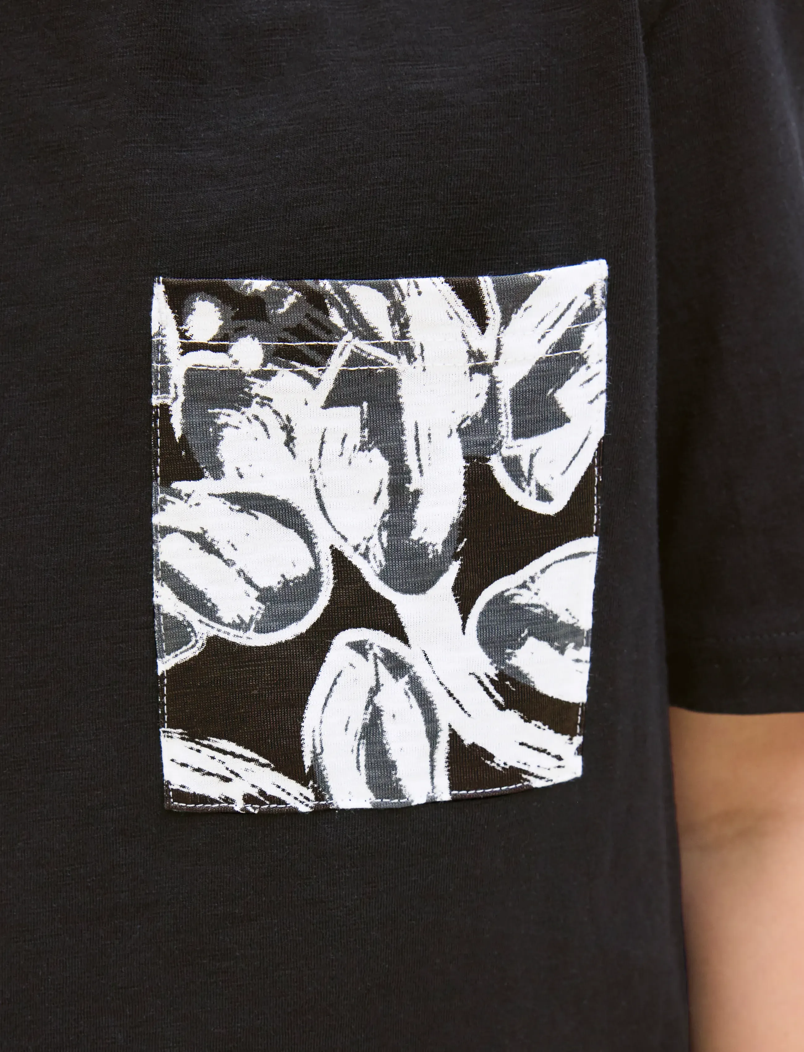 Jack & Jones - JORSPLIT AOP POCKET TEE SS CREW NE JNR - kortærmede t-shirts - black - 3