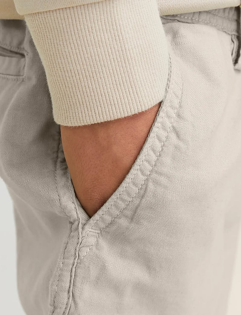 Jack & Jones - JPSTJAIDEN JJCAMPAIGN HYBRID BONDI JNR - short chino - moonbeam - 5