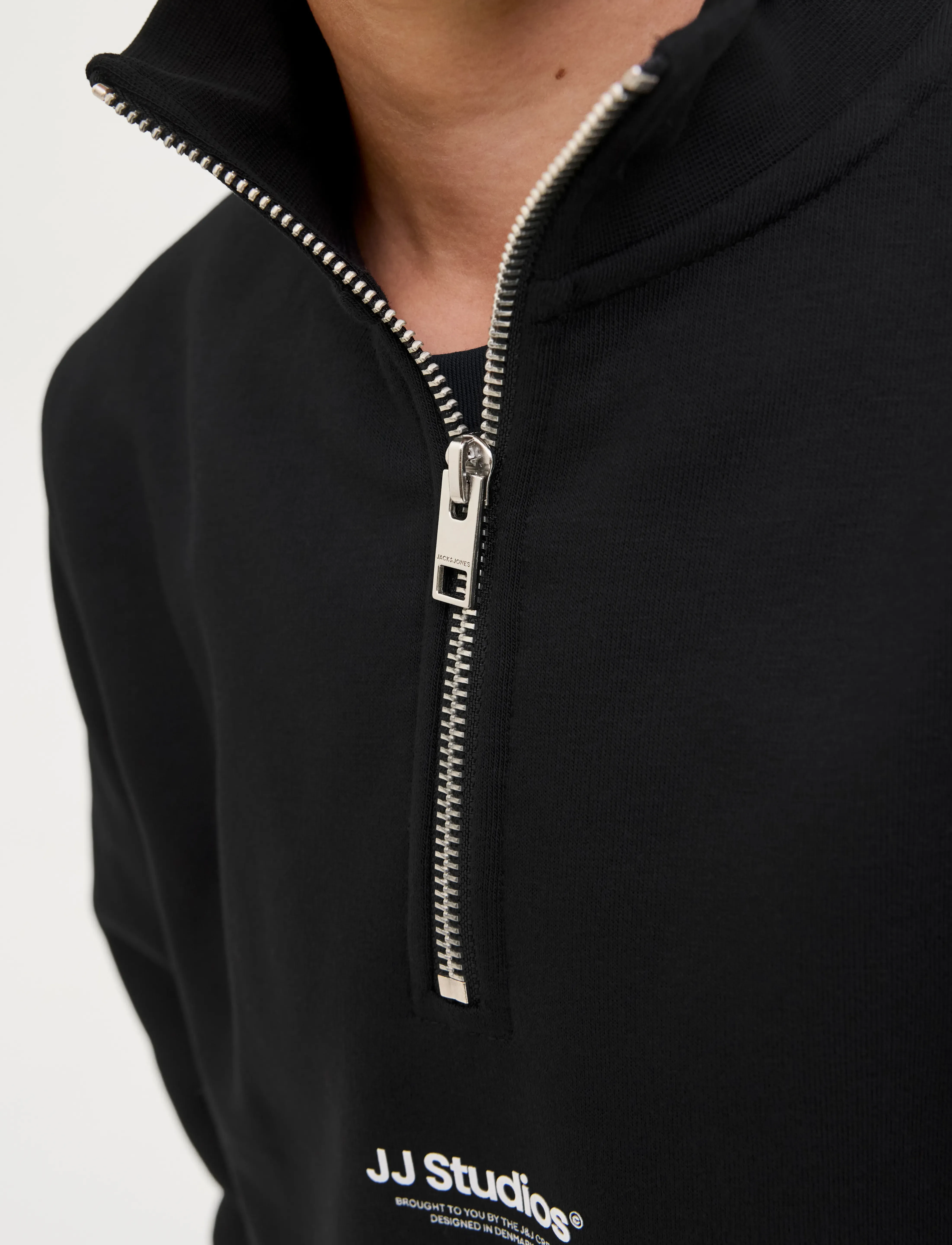Jack & Jones - JJESOHO SWEAT QUARTER ZIP HN NOOS JNR - joggingpeysur - black - 4