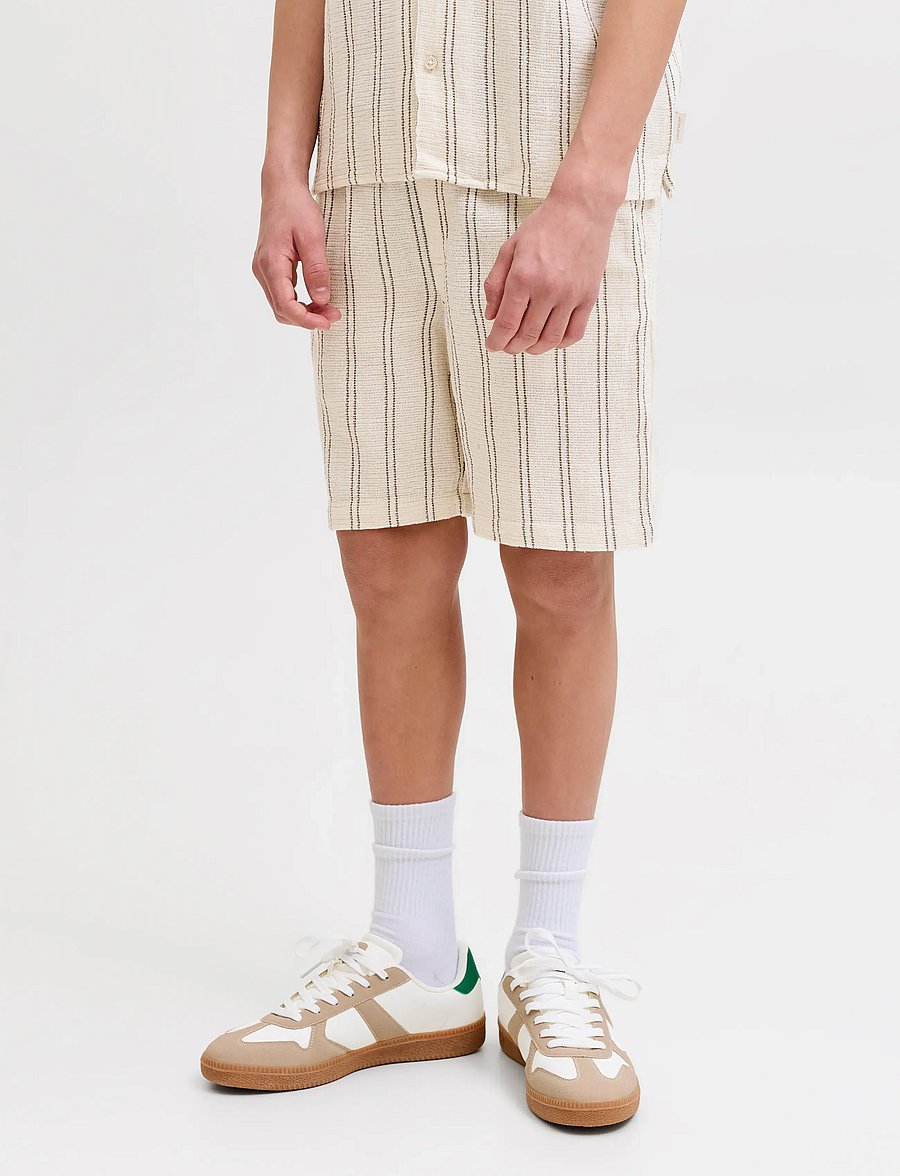 Jack & Jones - JPSTJAIDEN COBA STRIPE JOG SHORT JNR SN - lühikesed vabaajapüksid - antique white - 0