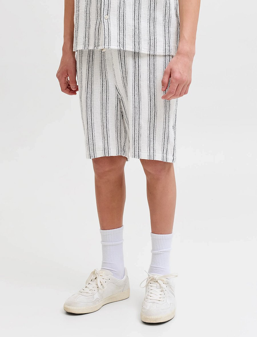 Jack & Jones - JPSTJAIDEN COBA STRIPE JOG SHORT JNR SN - lühikesed vabaajapüksid - cloud dancer - 0