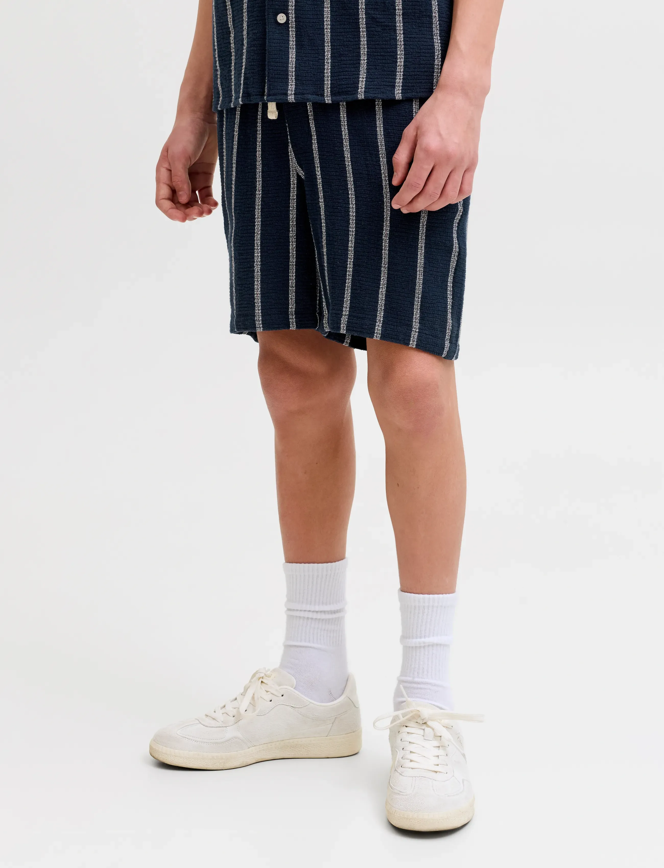 Jack & Jones JPSTJAIDEN COBA STRIPE JOG SHORT M JNR - Shorts - SKY CAPTAIN / navy