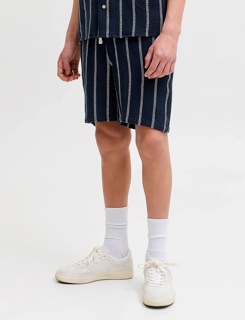 Jack & Jones - JPSTJAIDEN COBA STRIPE JOG SHORT JNR SN - lühikesed vabaajapüksid - sky captain - 0