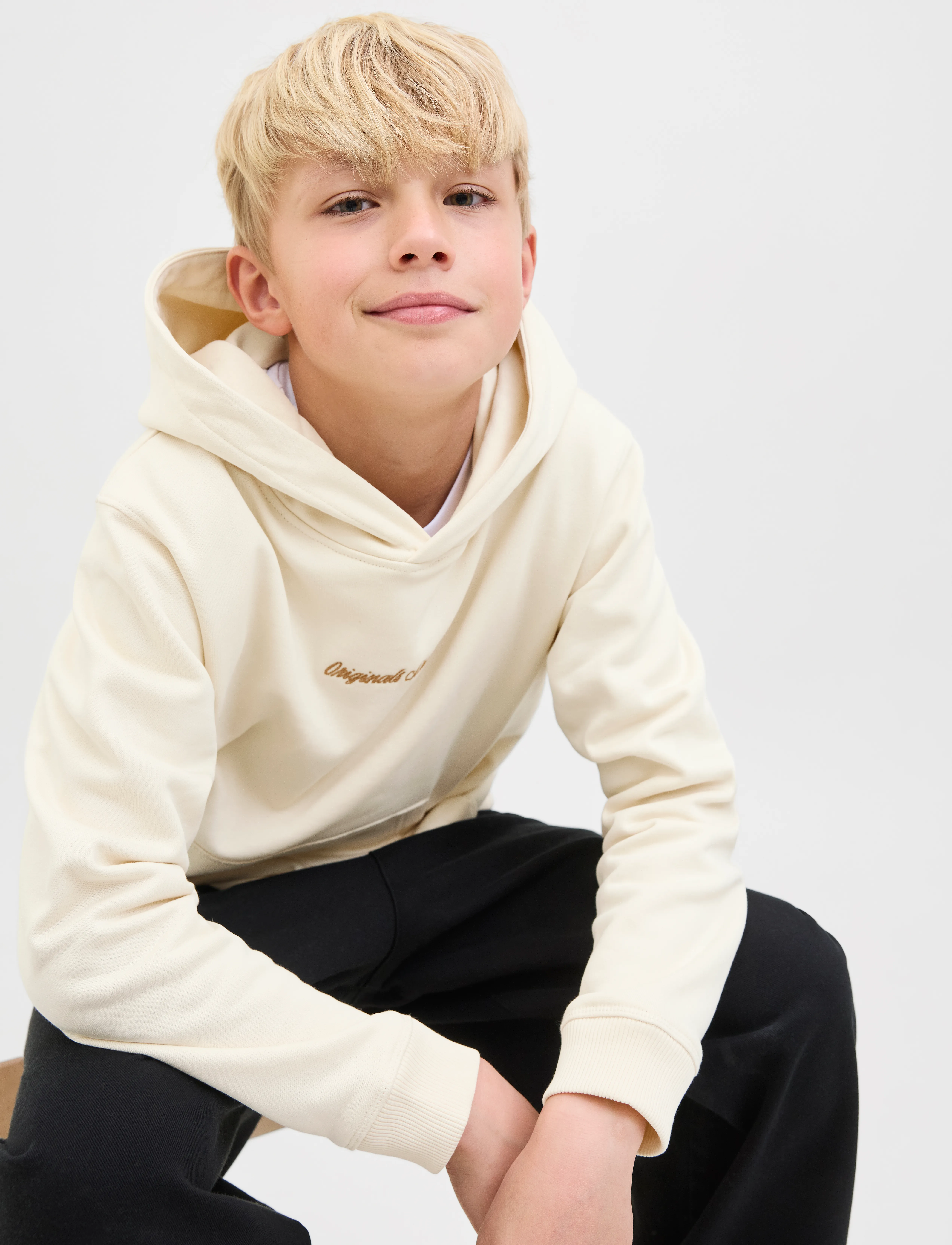 Jack & Jones - JORNORREBRO EMB SWEAT HOOD NOOS JNR - hættetrøjer - antique white - 3