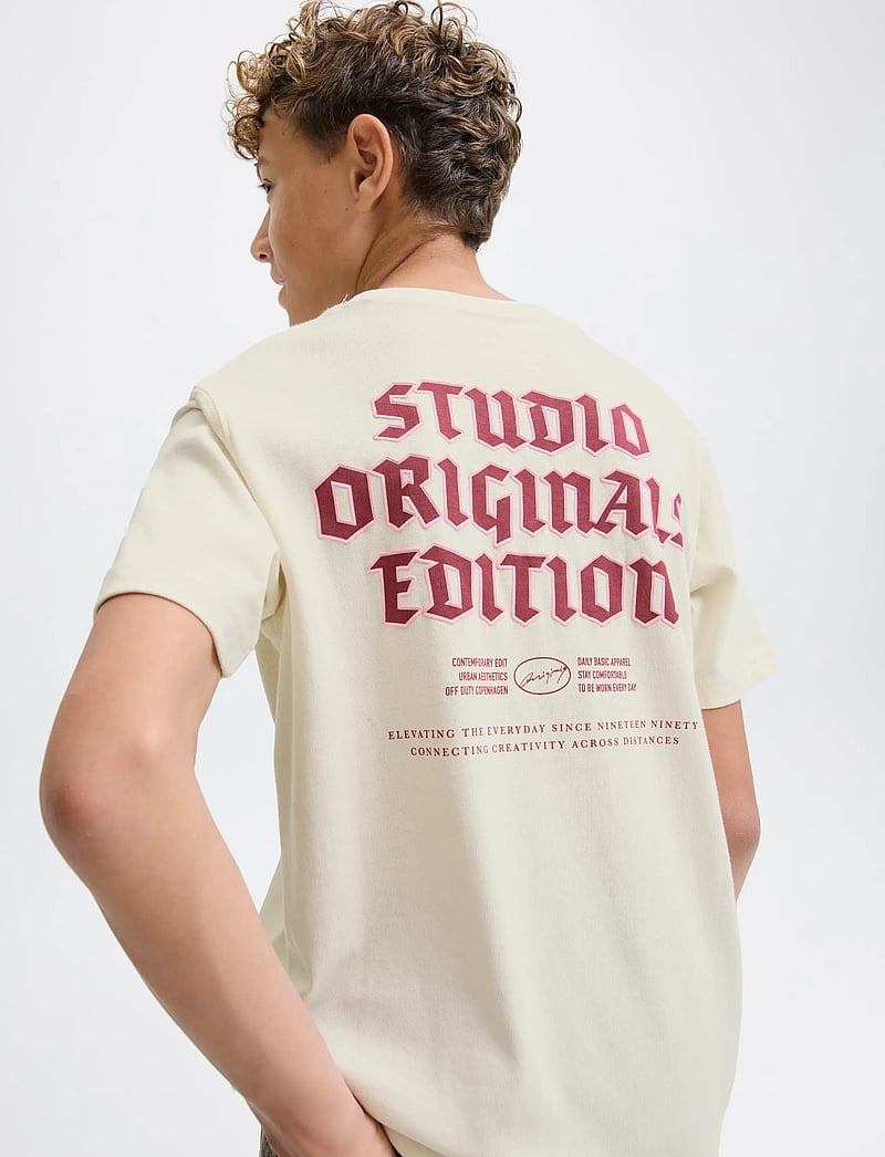 Jack & Jones - JORMEADOWS TYPO TEE SS CREW NECK JNR - short-sleeved t-shirts - antique white - 5