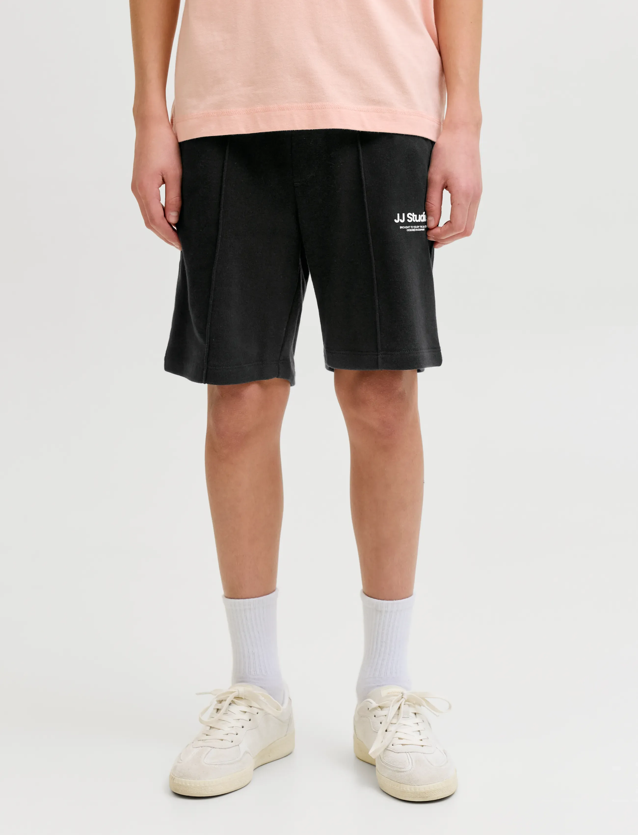 Jack & Jones JPSTKANE SOHO SWEAT SHORTS MID JNR - Stuttbuxur - BLACK / black