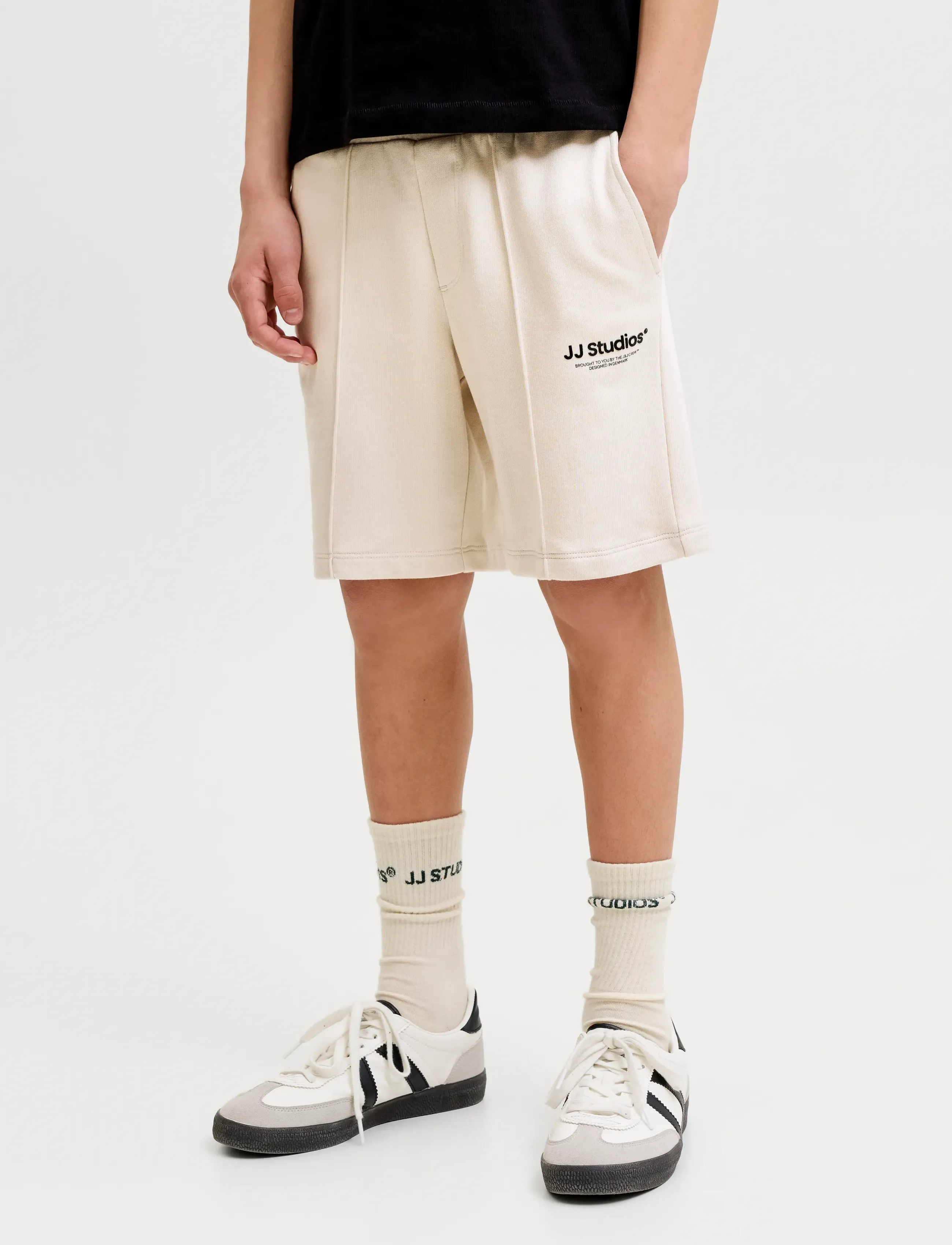 Jack & Jones JPSTKANE SOHO SWEAT SHORTS MID JNR - Sweat shorts - MOONBEAM / cream