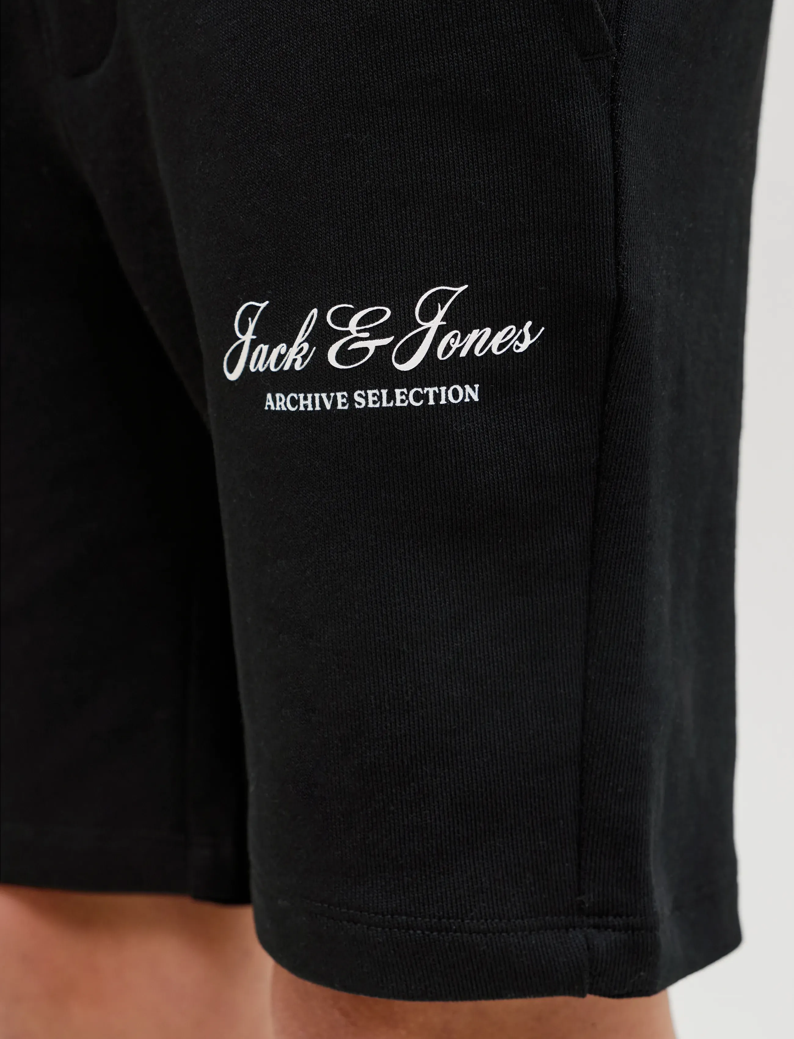Jack & Jones - JPSTGORDON ARCHIVE SWEAT SHORTS MID JNR - sweatshorts - black - 5