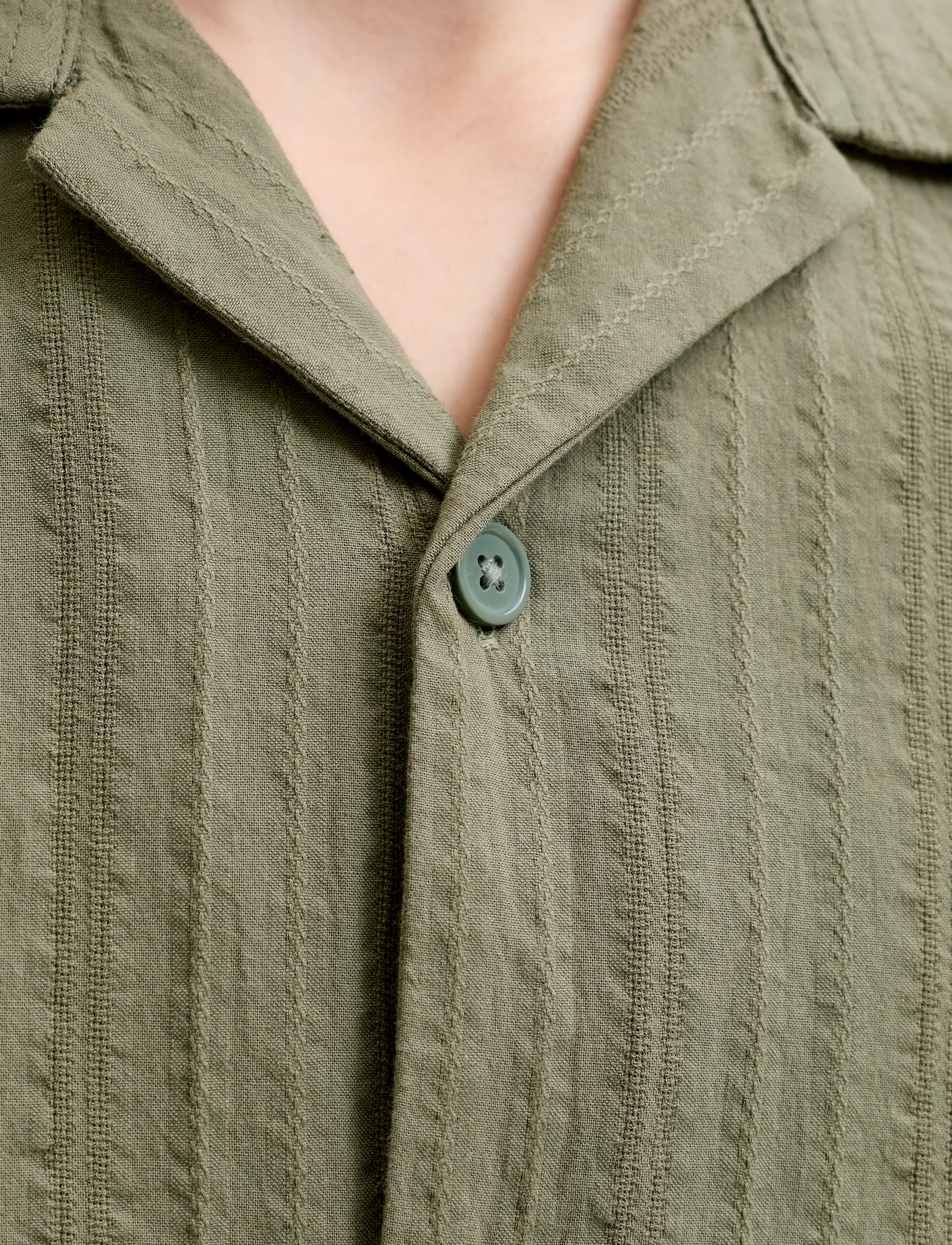 Jack & Jones - JJETYSON RESORT SHIRT SS JNR - kurzärmlige hemden - vetiver - 4