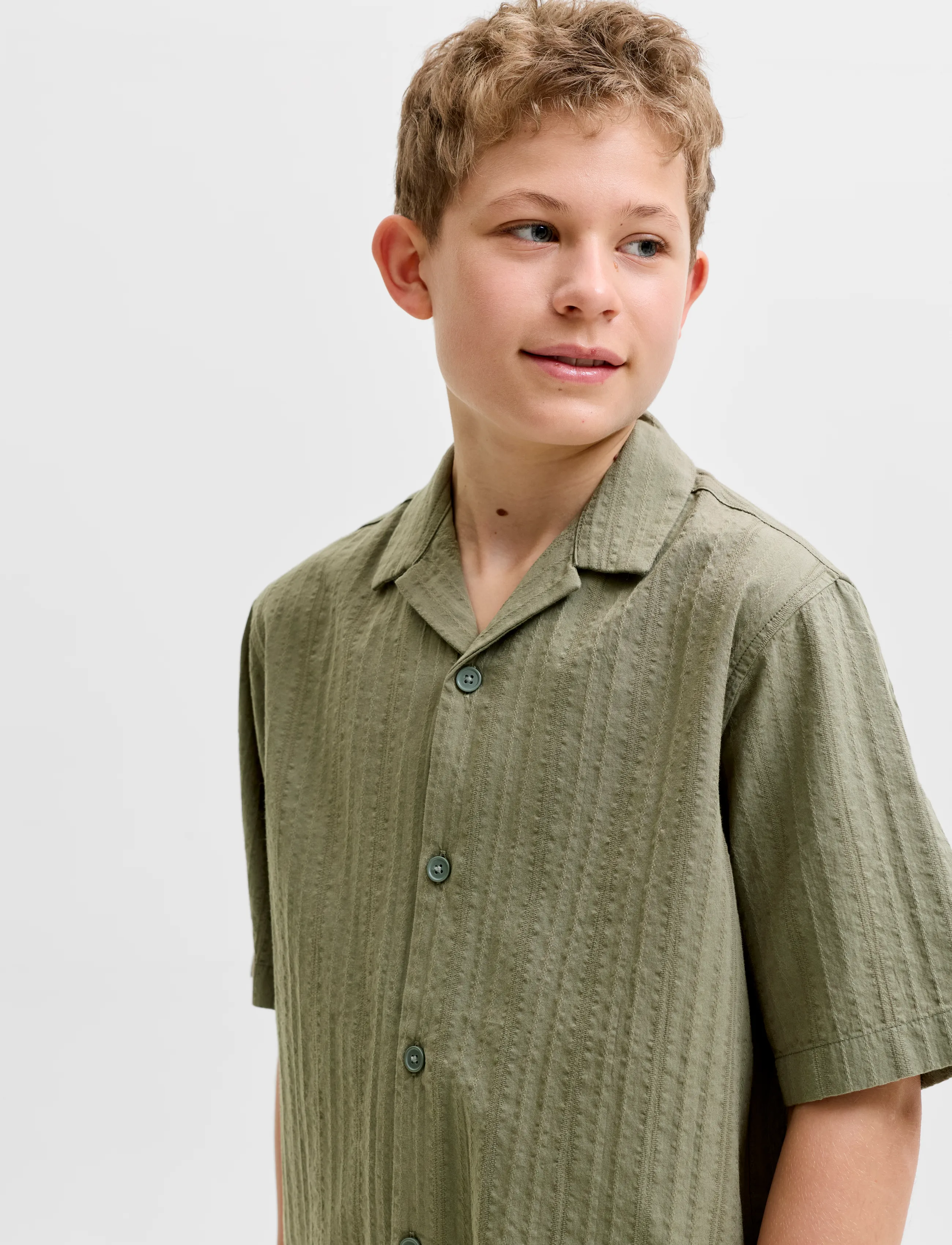 Jack & Jones - JJETYSON RESORT SHIRT SS JNR - kurzärmlige hemden - vetiver - 5