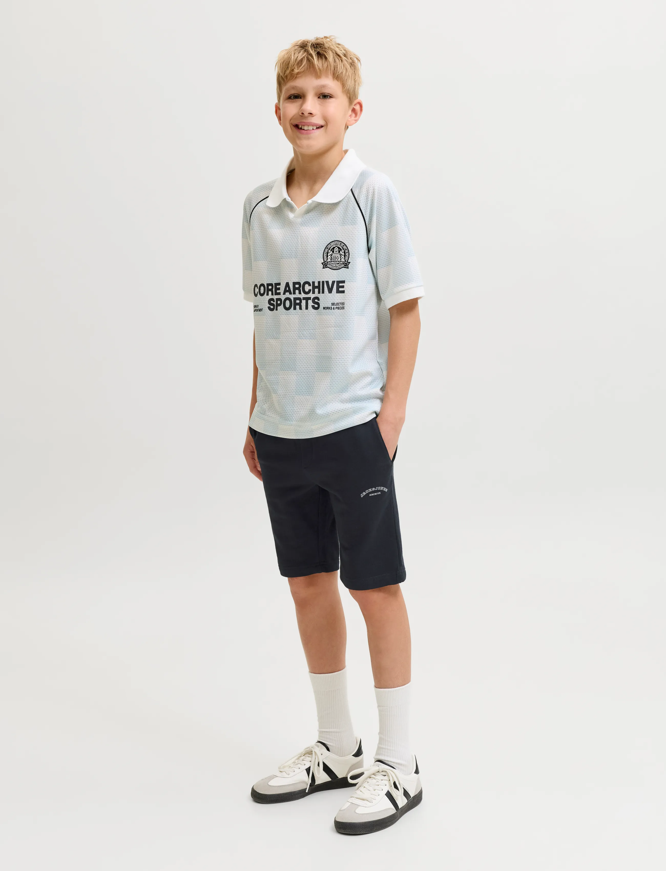 Jack & Jones - JPSTGORDON COLLEGE SWEAT SHORTS MID JNR - sweatshorts - black - 4