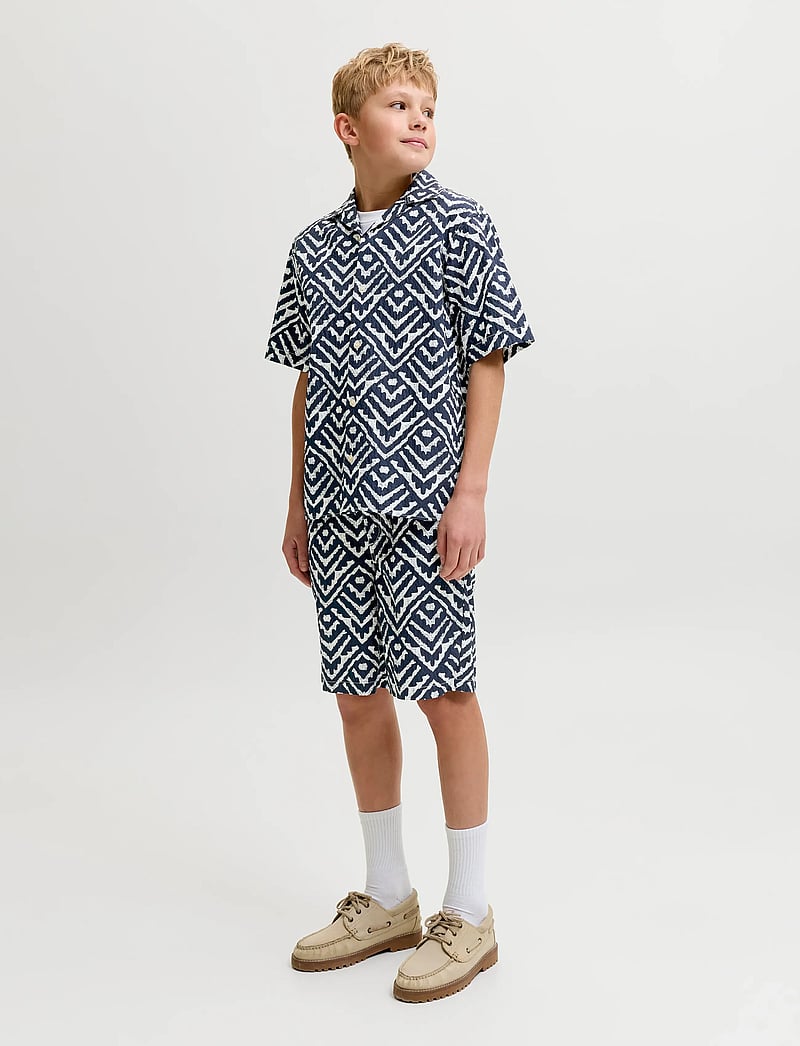 Jack & Jones - JJMILO SEERSUCKER RESORT SHIRT SS JNR - chemises à manches courtes - sky captain - 4