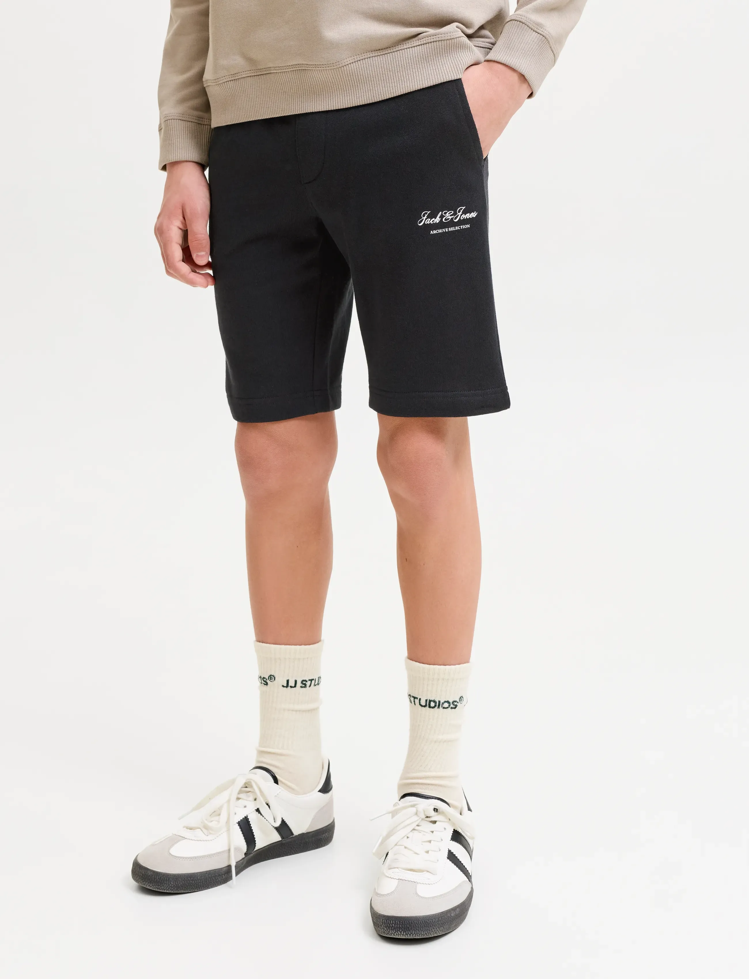Jack & Jones JPSTJAIDEN HYBRID BONDI JOG SHORT SN JNR - Casual shorts - BLACK / black
