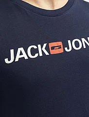 Jack & Jones - JJECORP OLD LOGO TEE SS O-NECK  NOOS - de laveste prisene - navy blazer - 4