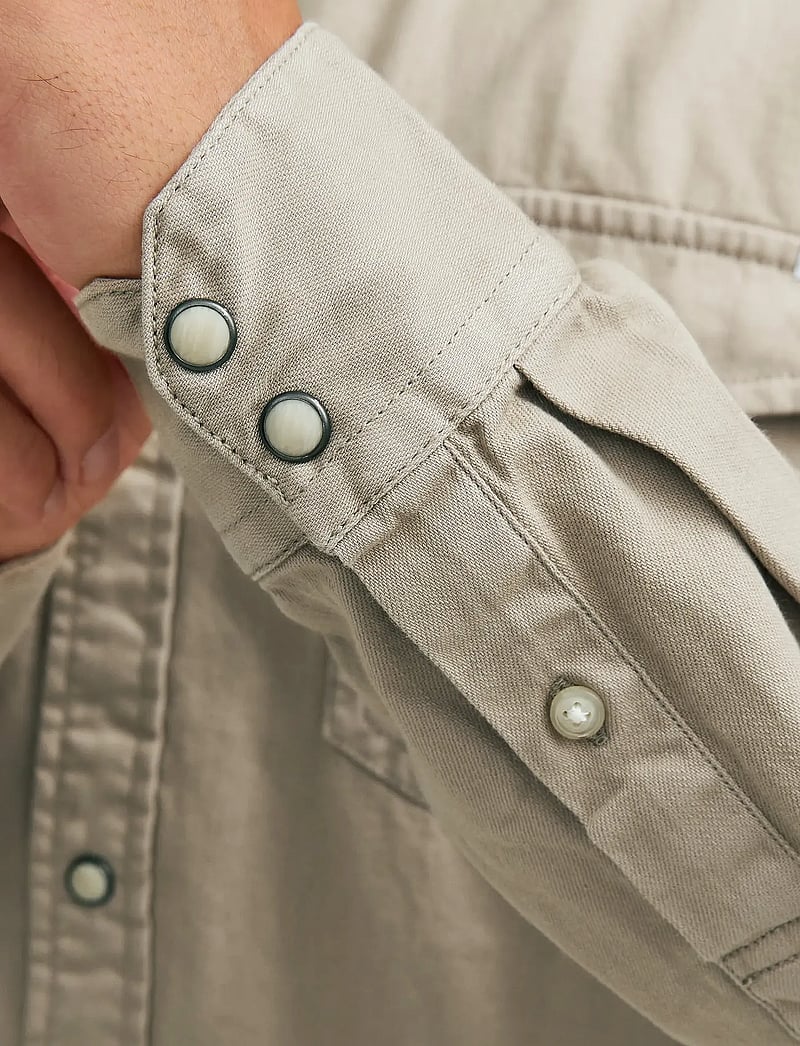 Jack & Jones - JJESHERIDAN SHIRT L/S - jeansskjortor - crockery - 4