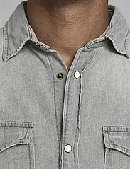 Jack & Jones - JJESHERIDAN SHIRT L/S NOOS - jeansskjortor - light grey denim - 5