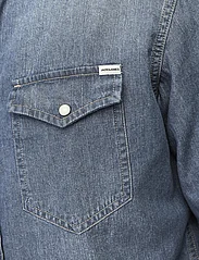 Jack & Jones - JJESHERIDAN SHIRT L/S NOOS - jeansskjortor - medium blue denim - 8
