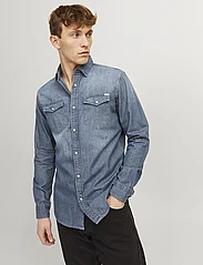 Jack & Jones - JJESHERIDAN SHIRT L/S NOOS - jeansskjortor - medium blue denim - 10