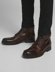 Jack & Jones - JFWALBANY LEATHER BROWN STONE SN - med snøring - brown stone - 7