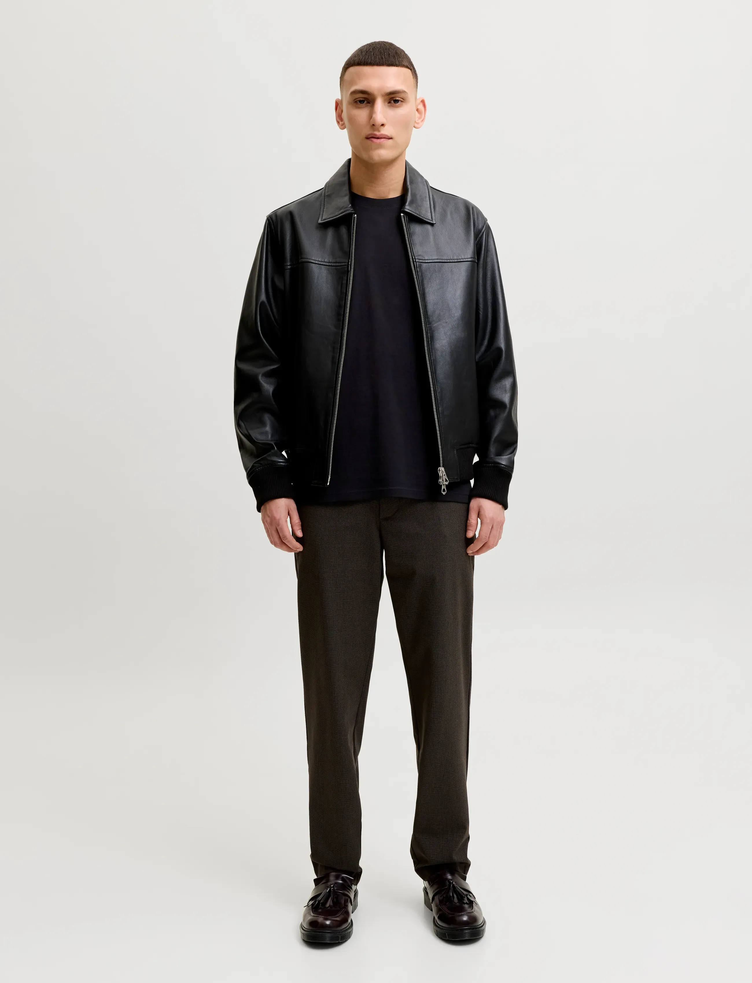 Jack & Jones - JJEORGANIC BASIC TEE SS O-NECK NOOS - kortermede t-skjorter - black - 4