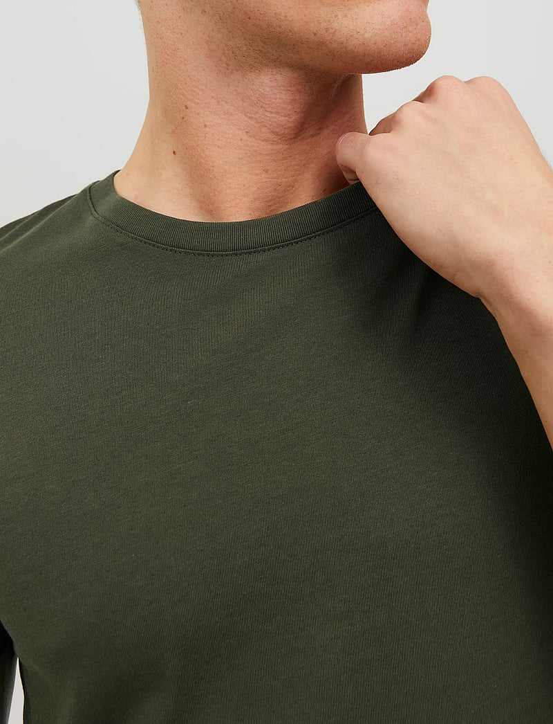 Jack & Jones - JJEORGANIC BASIC TEE SS O-NECK NOOS - short-sleeved t-shirts - olive night - 4