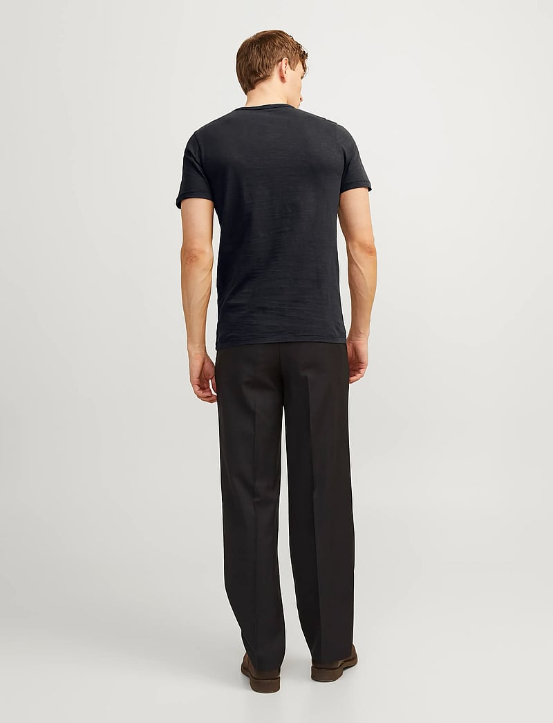 Jack & Jones - JJESPLIT NECK TEE SS NOOS - v-ringade t-shirts - black - 3